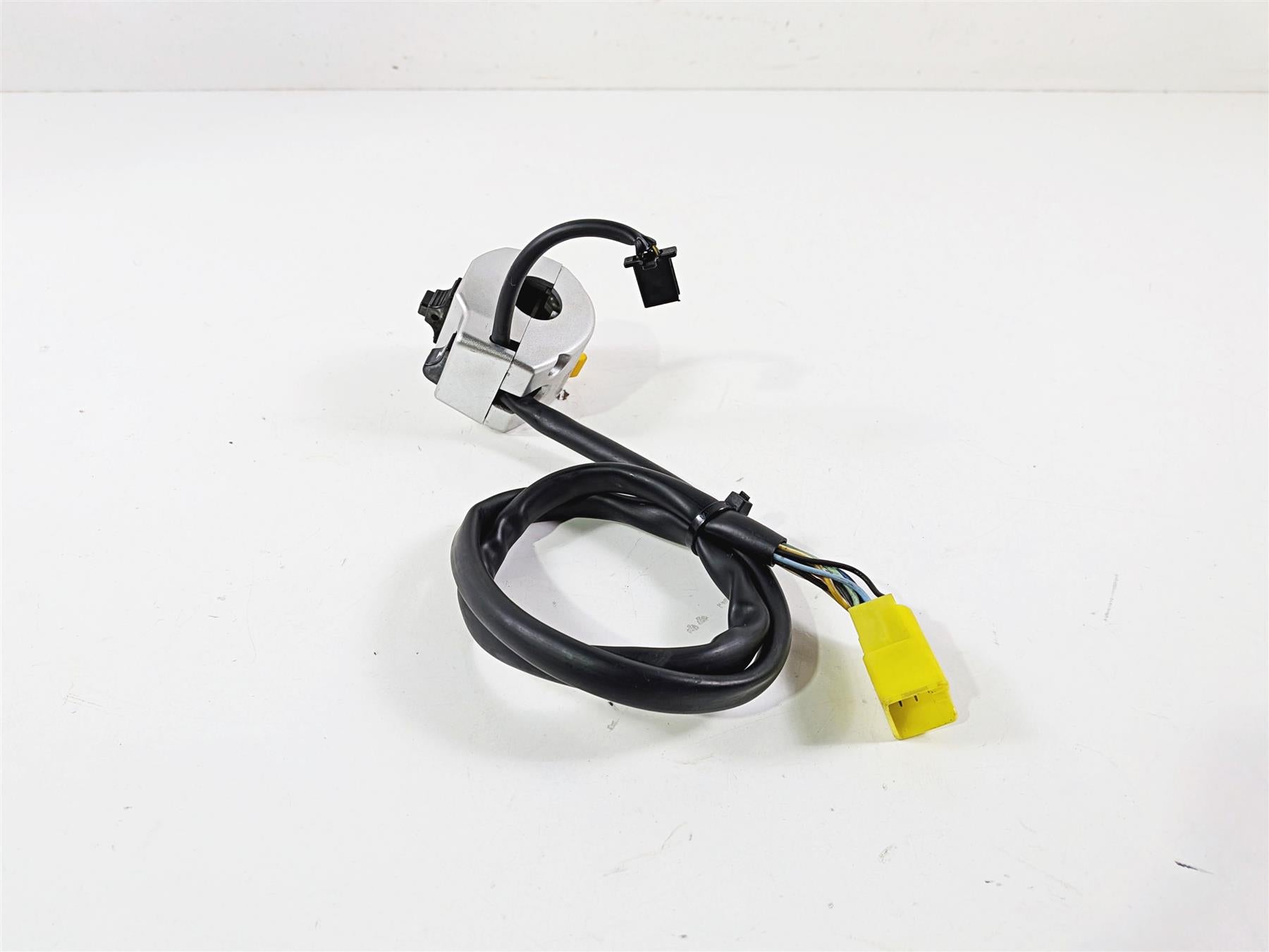 2006 Suzuki C90 VL1500T Boulevard Left Hand Control Switch 37400-10F60 {{ shop.shopifyCountryName }} - Mototech271