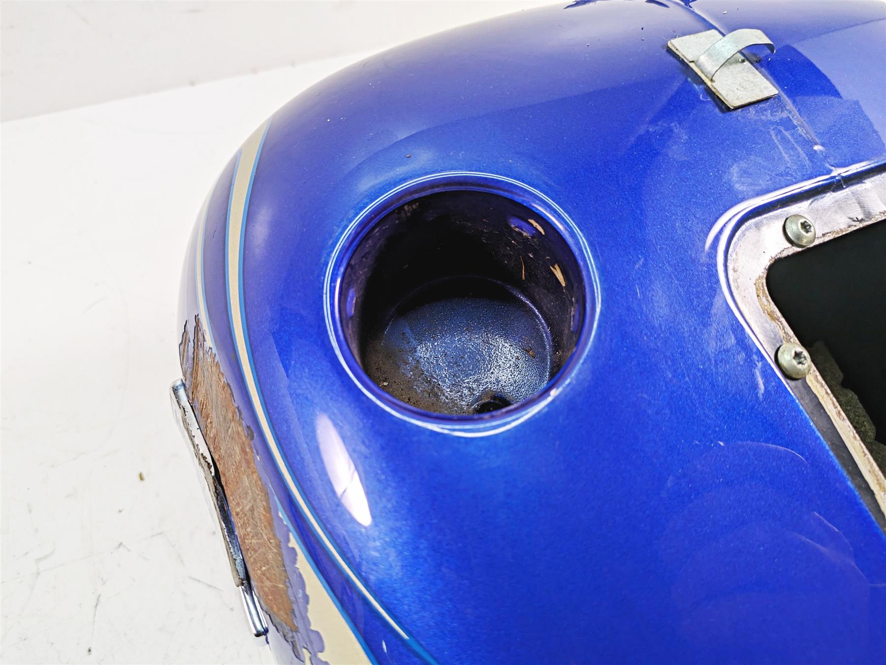 2009 Harley FXCWC Softail Rocker C Fuel Petrol Tank Flame Blue Pearl 62105-08 {{ shop.shopifyCountryName }} - Mototech271