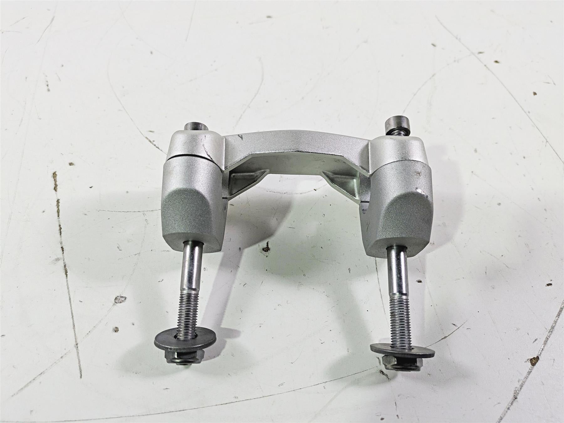 2019 Triumph Speed Triple RS 1050 Handlebar Holder Riser Set T2042064 T2041599 {{ shop.shopifyCountryName }} - Mototech271