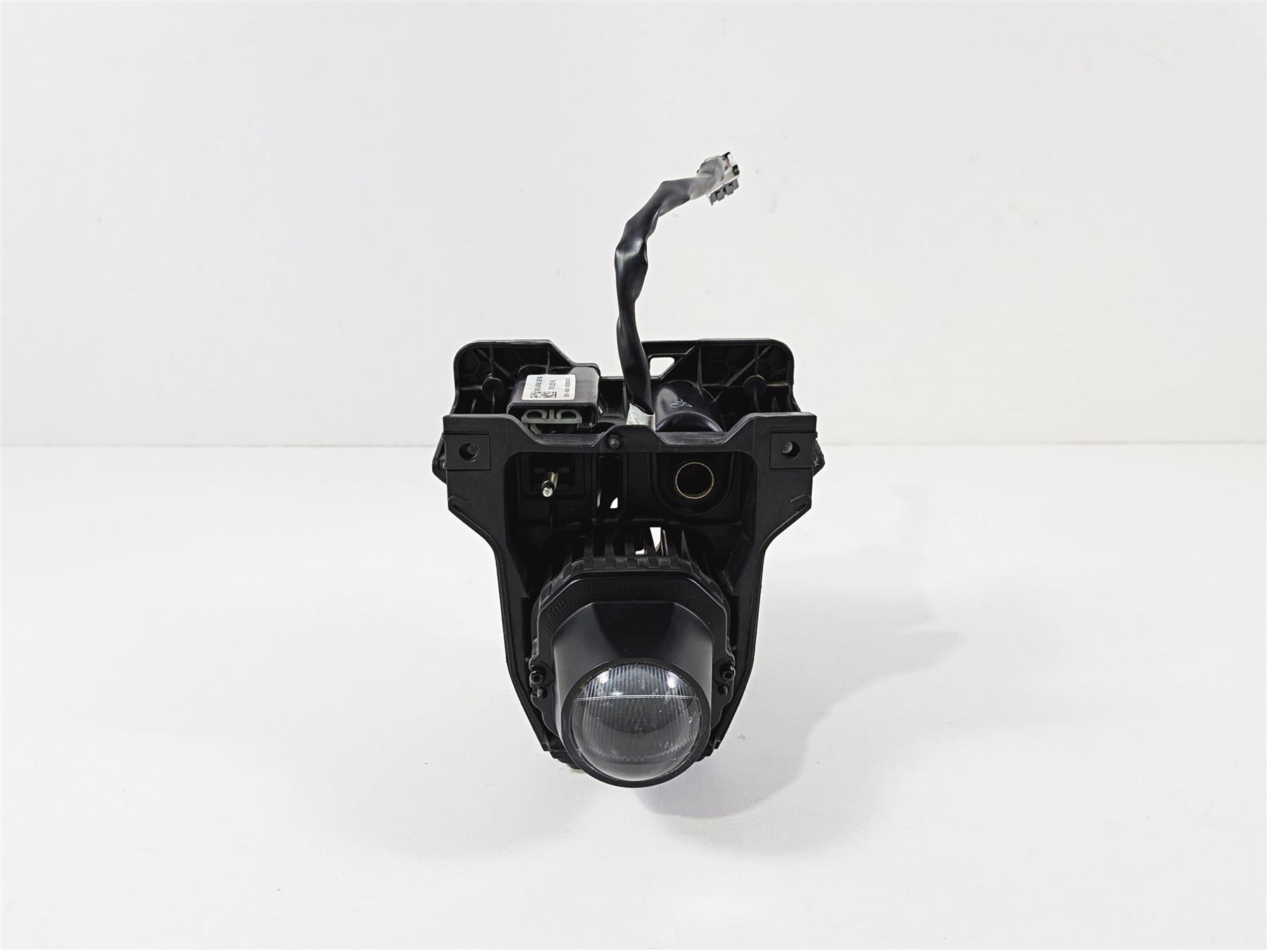 2025 Yamaha YZF R7 Headlight Head Light Lamp Lens - Read BEB-84300-03-00 {{ shop.shopifyCountryName }} - Mototech271
