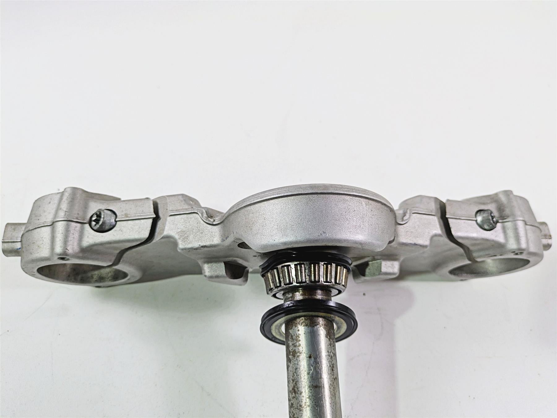 2018 Harley FLHCS Softail Heritage 115th Lower Triple Tree & Covers 45900181 {{ shop.shopifyCountryName }} - Mototech271