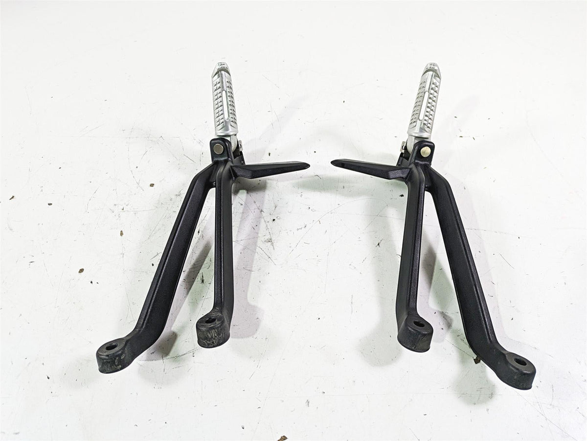 2023 Triumph Street Triple 765 RS Rear Passenger Footpeg Set T2088156 T2088157 {{ shop.shopifyCountryName }} - Mototech271