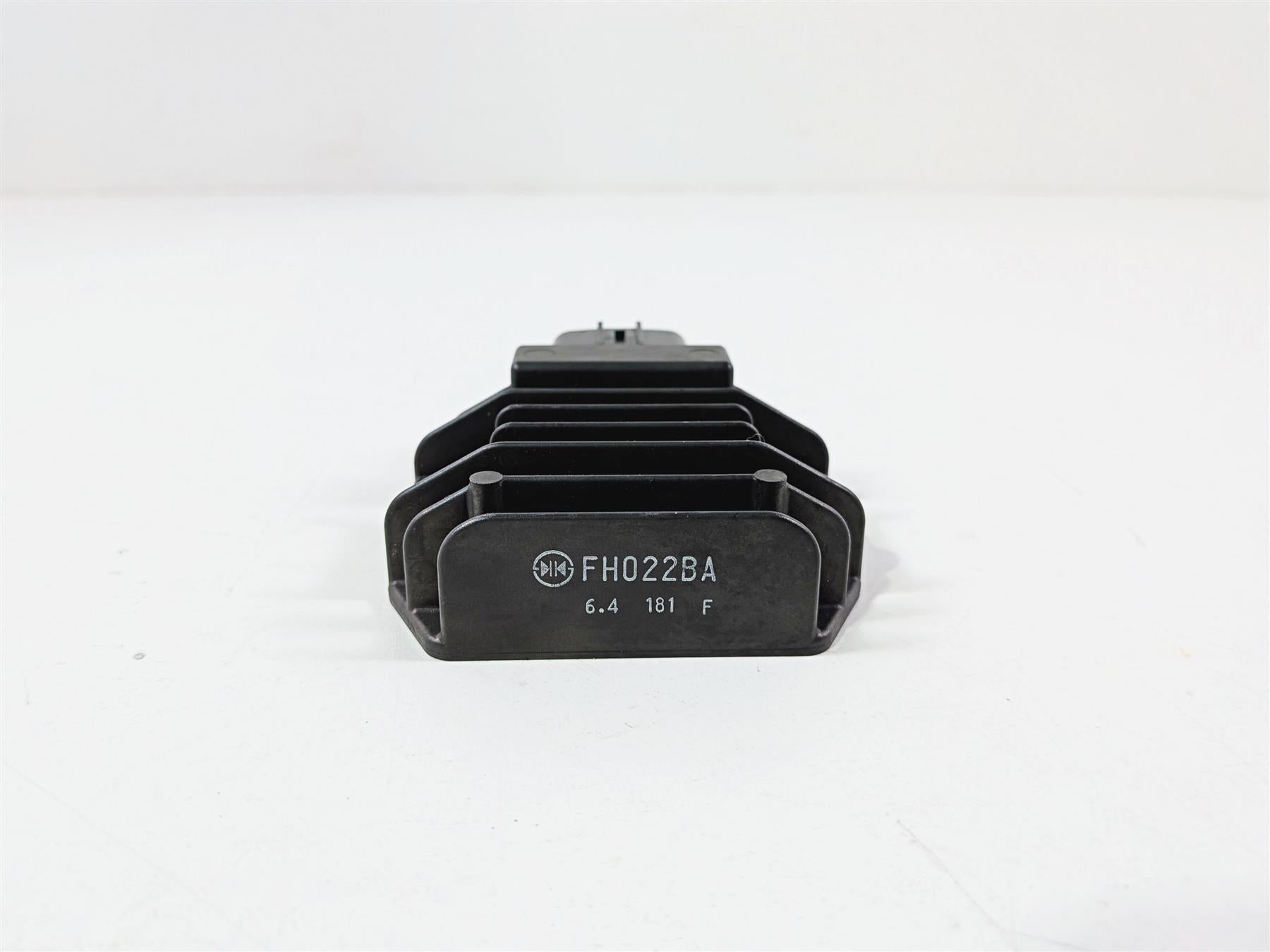 2016 Yamaha YZF R1 RN32 Rectifier Voltage Regulator 2CR-81960-00-00 FH022BA {{ shop.shopifyCountryName }} - Mototech271
