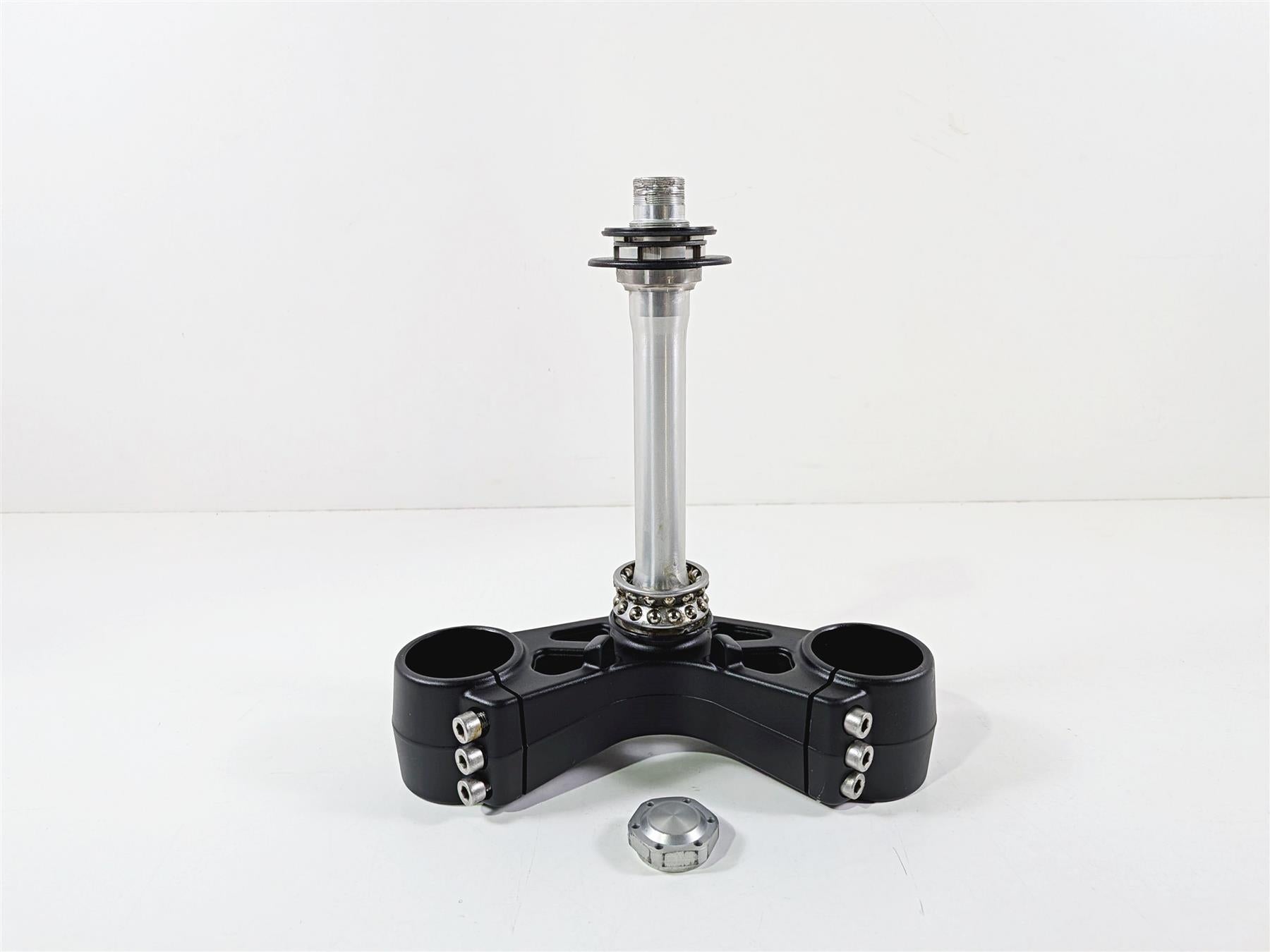 2019 Triumph Speed Triple RS 1050 Lower Triple Tree Steering Clamp Read T2048460 {{ shop.shopifyCountryName }} - Mototech271