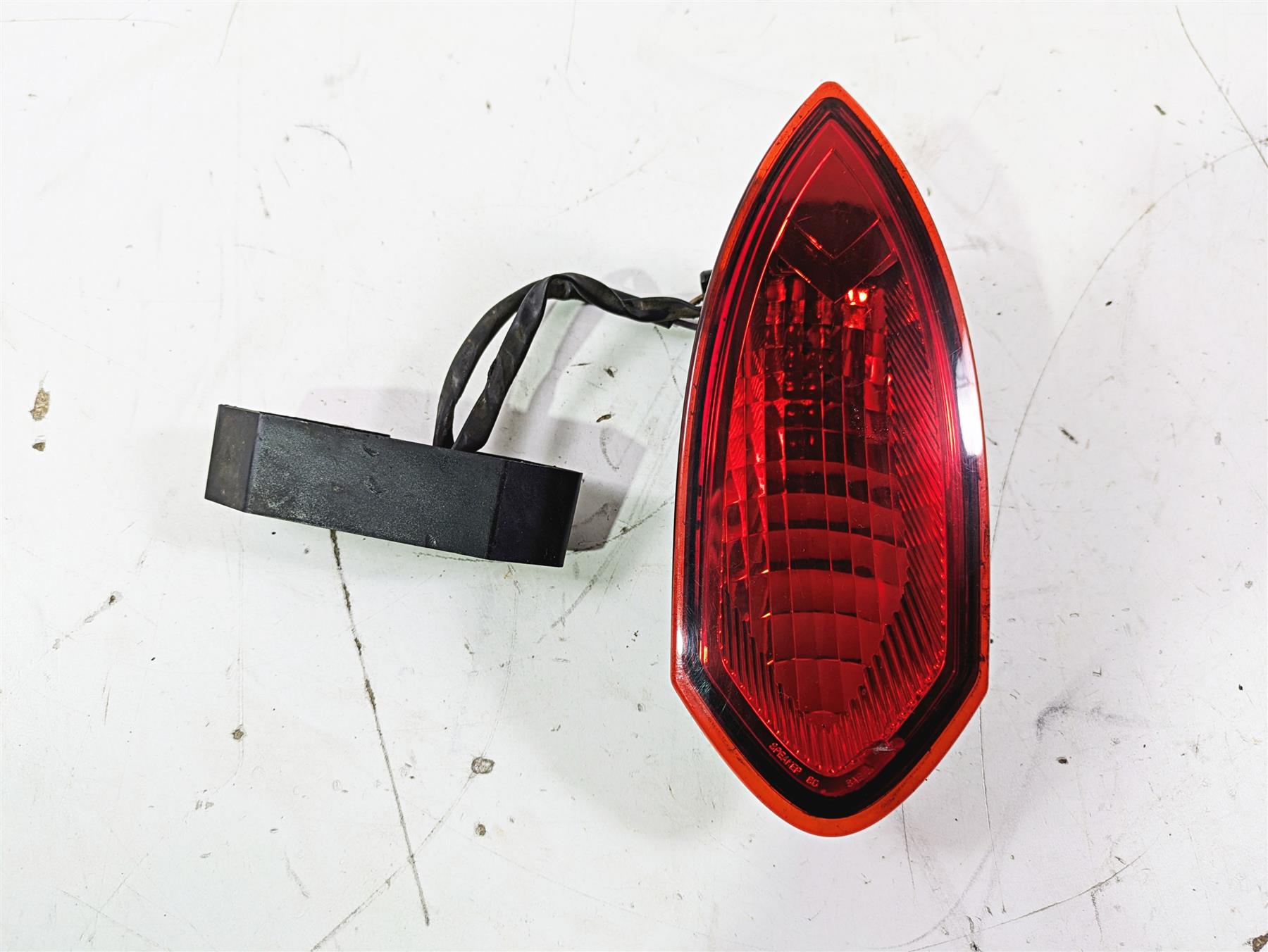 2004 Victory Kingpin Tail Light Taillight Brake Lamp - Read 2410286 2410948 {{ shop.shopifyCountryName }} - Mototech271