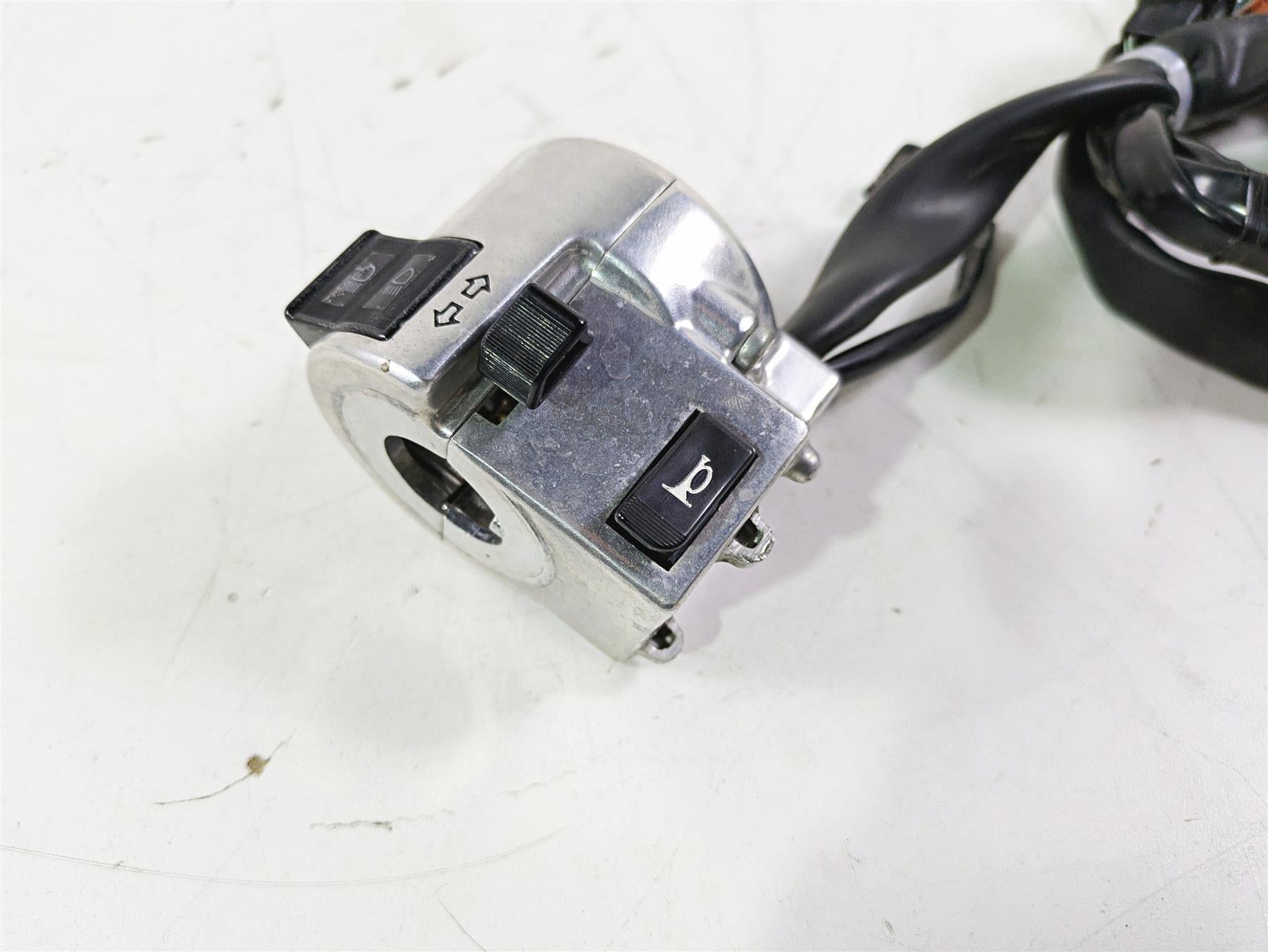 2002 Honda V-Twin VTX1800 C Left Hand Control Switch Light Blinker 35020-MCH-000 {{ shop.shopifyCountryName }} - Mototech271