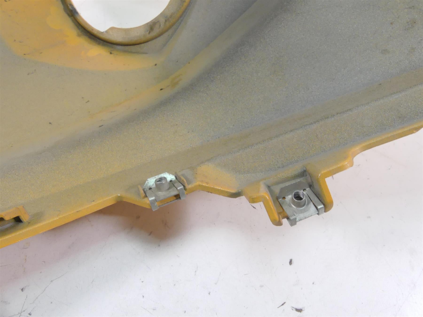 2008 BMW R1200GS K25 Tank Center Cover Fairing Cowl 46637709317 {{ shop.shopifyCountryName }} - Mototech271