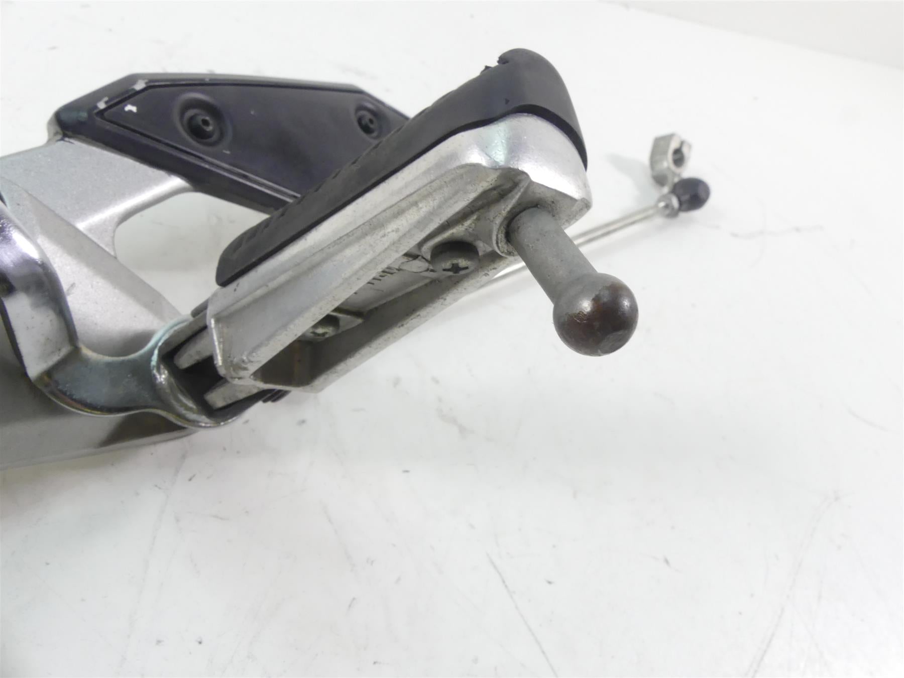 2007 Yamaha FZ1 Fazer Left Rider Footpeg Foot Peg Shifter Set 2D1-27442-01-00 {{ shop.shopifyCountryName }} - Mototech271