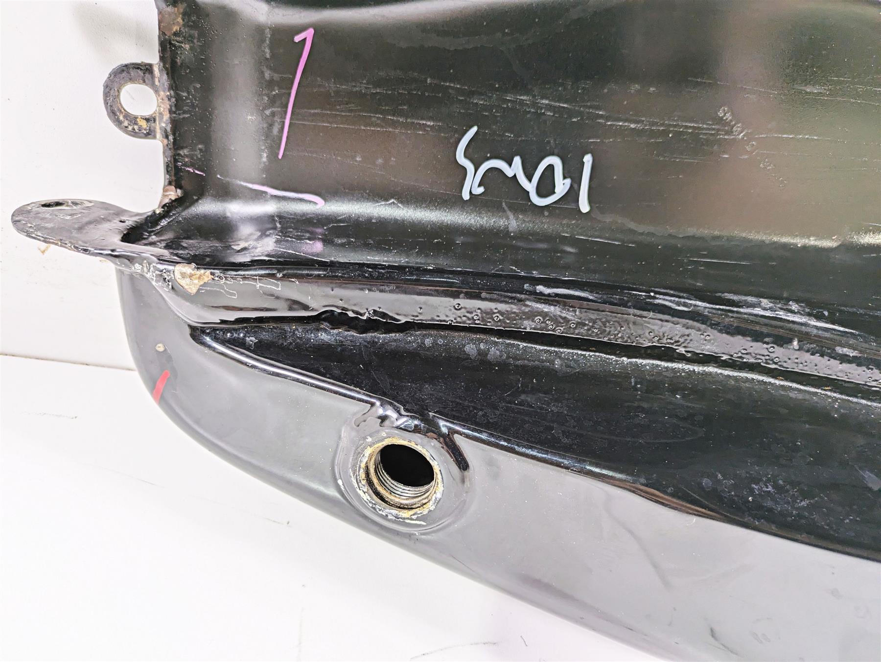 2016 Harley FXDL Dyna Low Rider Fuel Gas Petrol Tank - No Dent 61593-10 {{ shop.shopifyCountryName }} - Mototech271