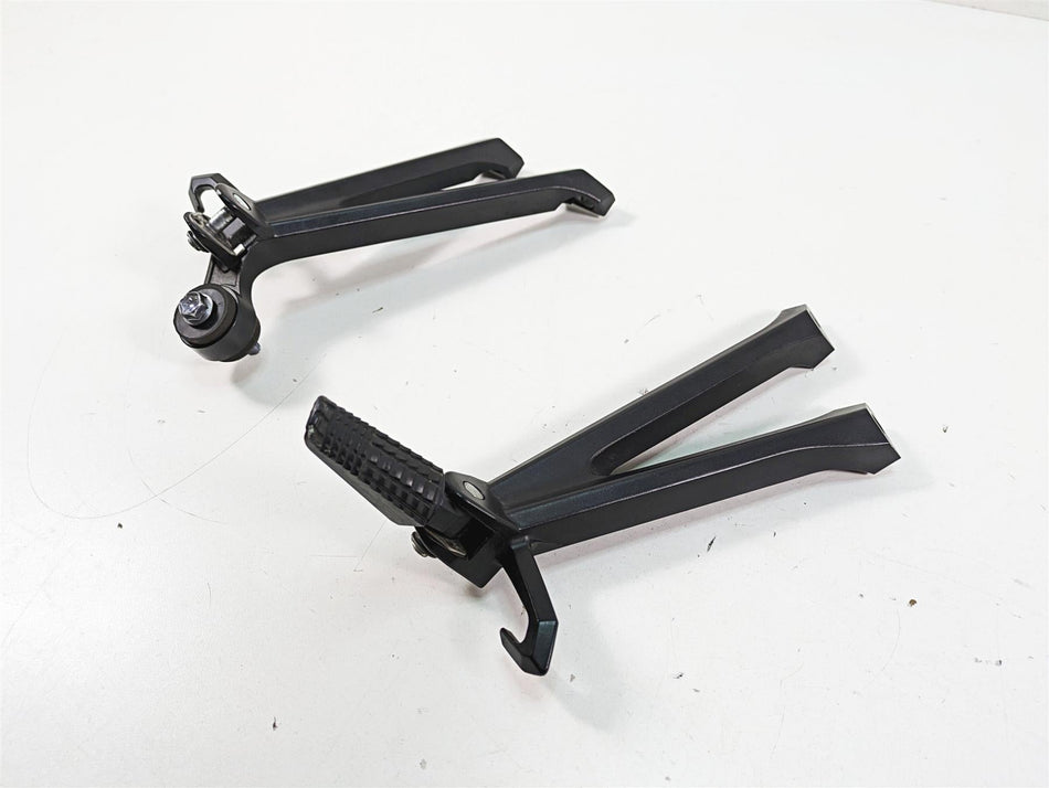2022 Suzuki GSXR 750 Passenger Footpeg Foot Peg Rest Set 43600-14J30 43700-14J30 {{ shop.shopifyCountryName }} - Mototech271