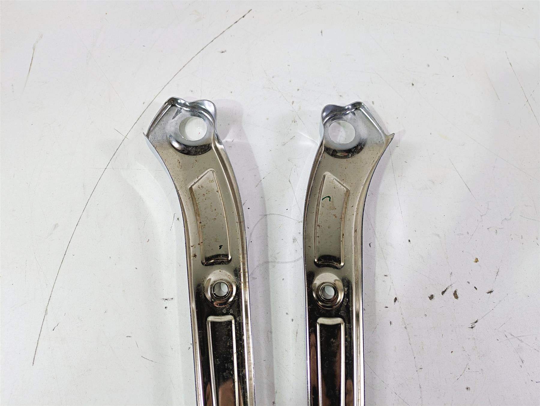 2015 Harley FXDL Dyna Low Rider Rear Fender Struts Braces READ 57300024 57300026 {{ shop.shopifyCountryName }} - Mototech271