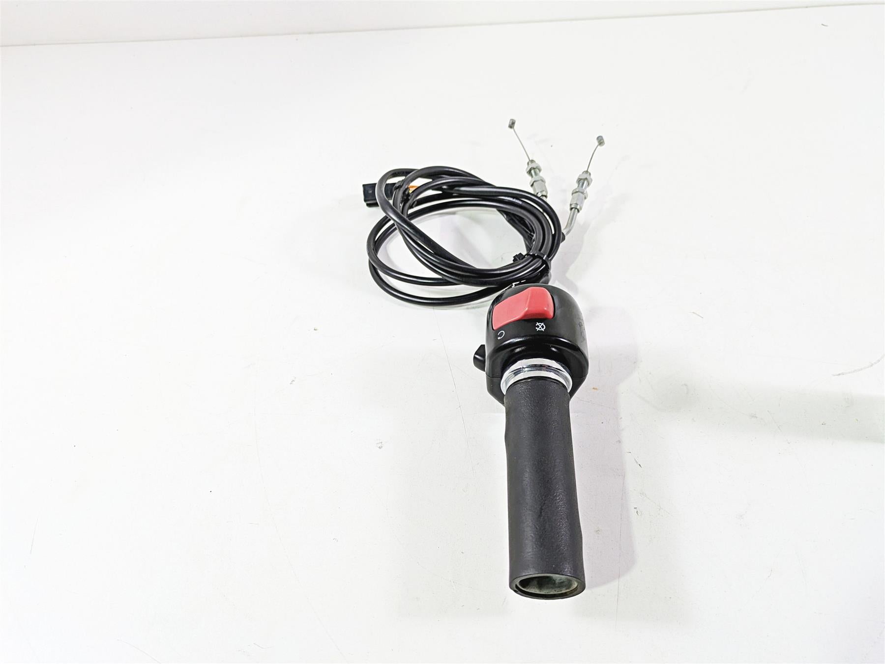 2016 Suzuki M109R VZR1800 Boulevard Right Hand Control Switch 37200-06J00 {{ shop.shopifyCountryName }} - Mototech271