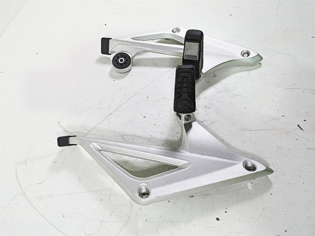 2014 BMW R1200 RT RTW K52 Passenger Footpeg Set 46718534789 46718534790 {{ shop.shopifyCountryName }} - Mototech271