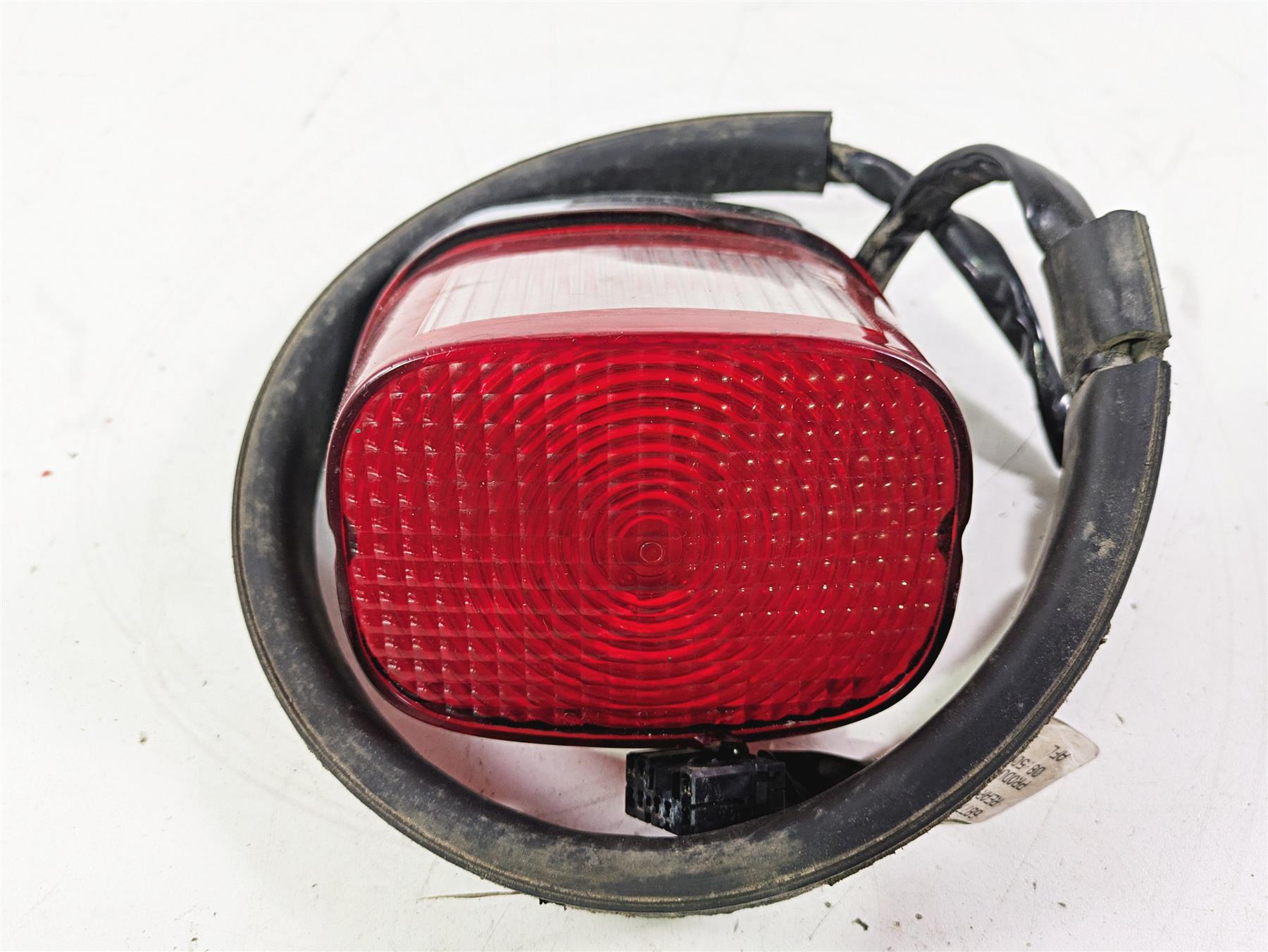 2011 Harley FXDC Dyna Super Glide Taillight Tail Light Lamp & Lens 68140-04 {{ shop.shopifyCountryName }} - Mototech271