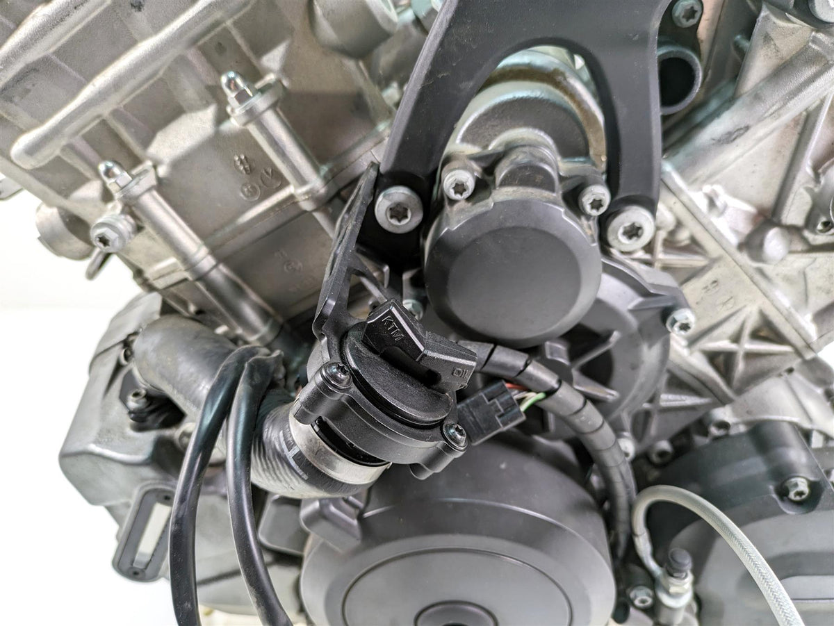 2018 KTM 1090 Adventure R Running LC8 Engine Motor 10k - Video 6043000004424 {{ shop.shopifyCountryName }} - Mototech271