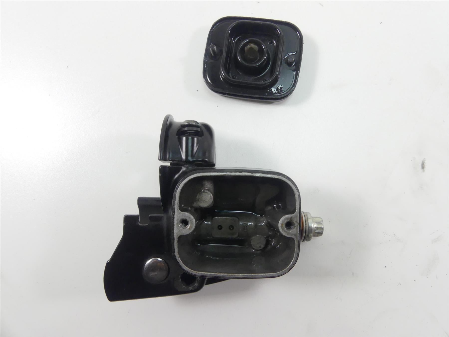 1999 Harley FXSTS Softail Springer Front Brake Master Cylinder 9/16" 45019-96F {{ shop.shopifyCountryName }} - Mototech271