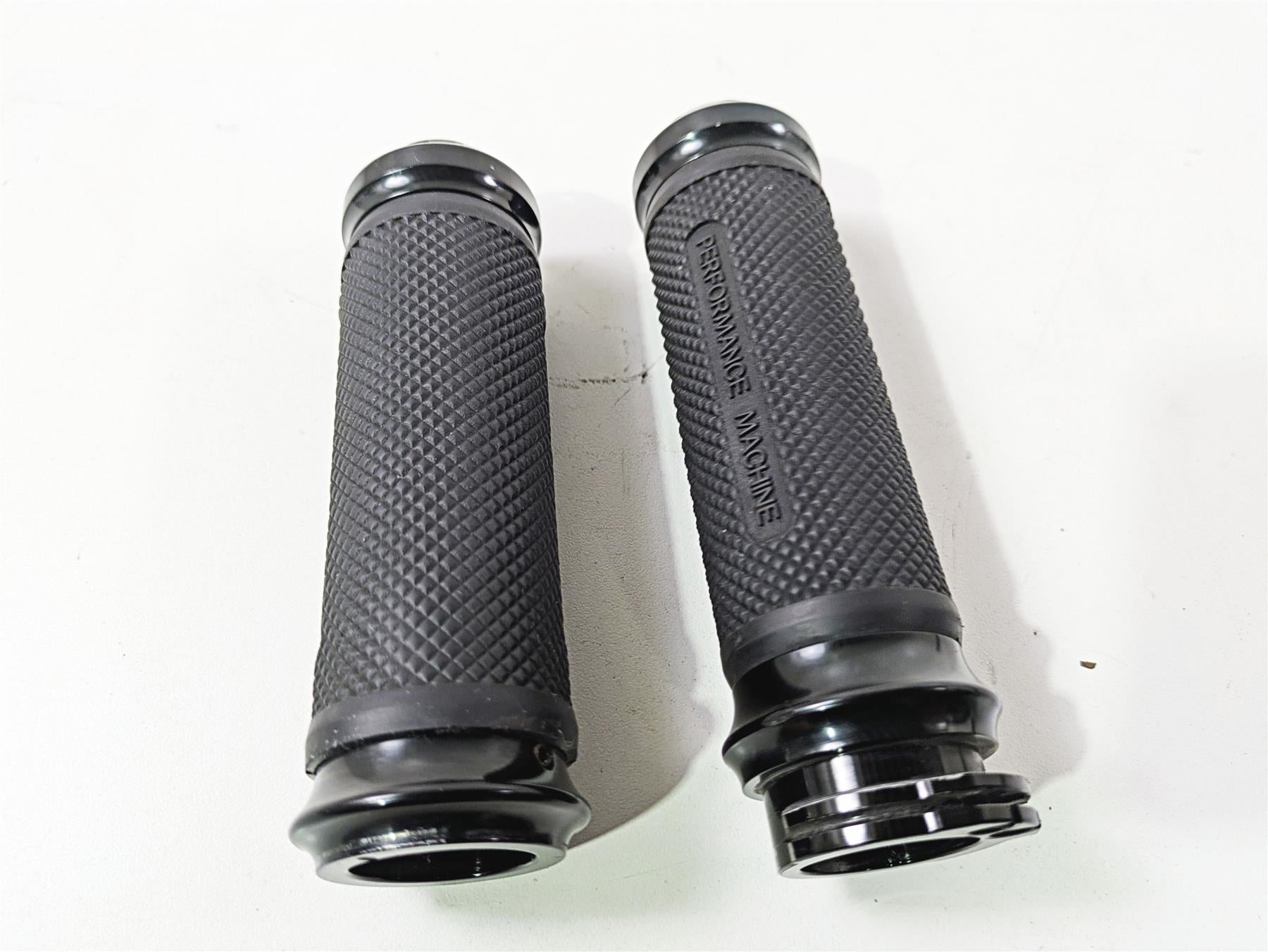 2011 Harley FXDC Dyna Super Glide Performance Machine Apex Grips 0063-2043-BM | Mototech271