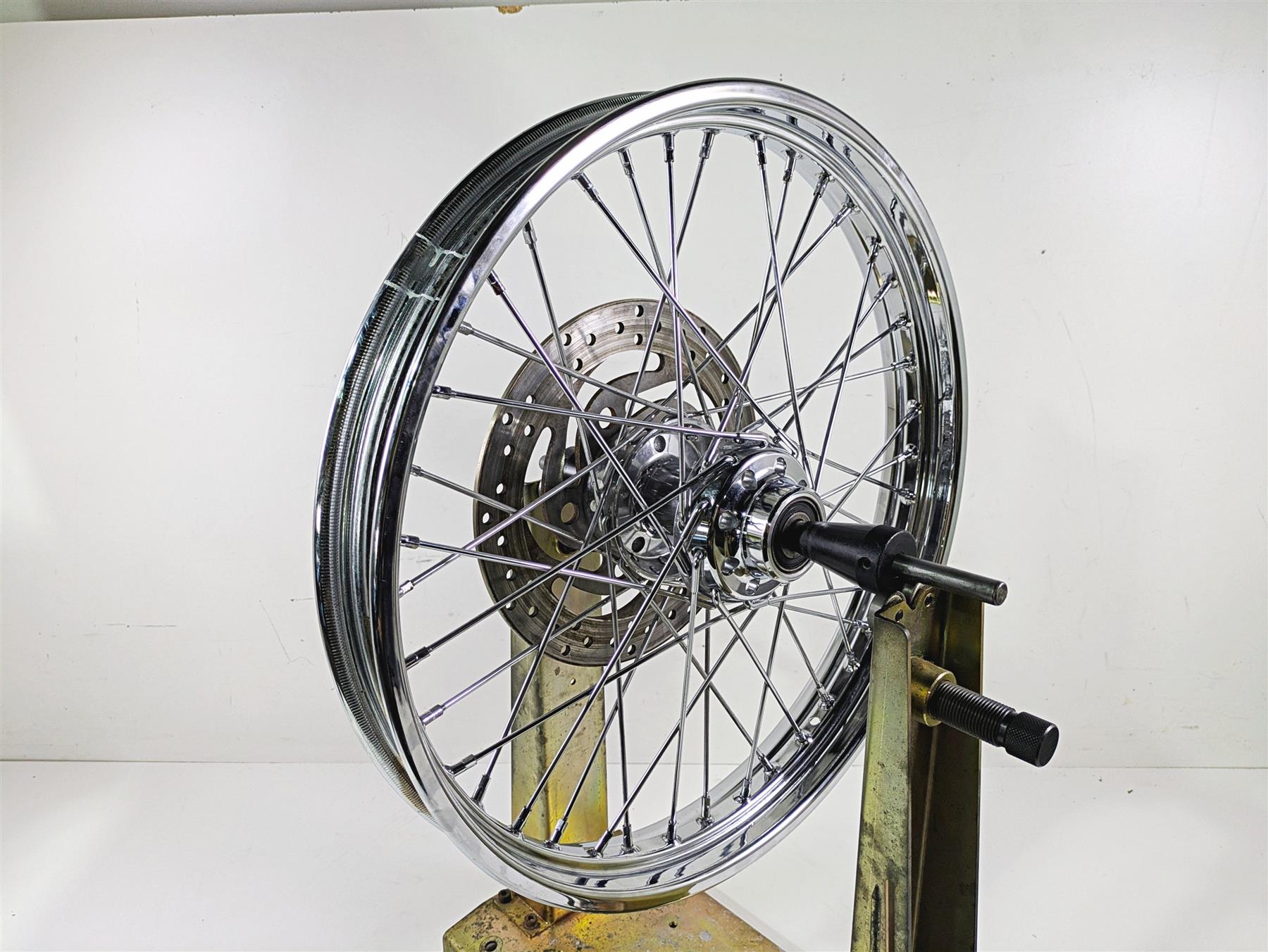 2004 Harley Softail FXSTDI Deuce Straight Front Wheel Rim Spoke 21x2.15 43671-05 {{ shop.shopifyCountryName }} - Mototech271