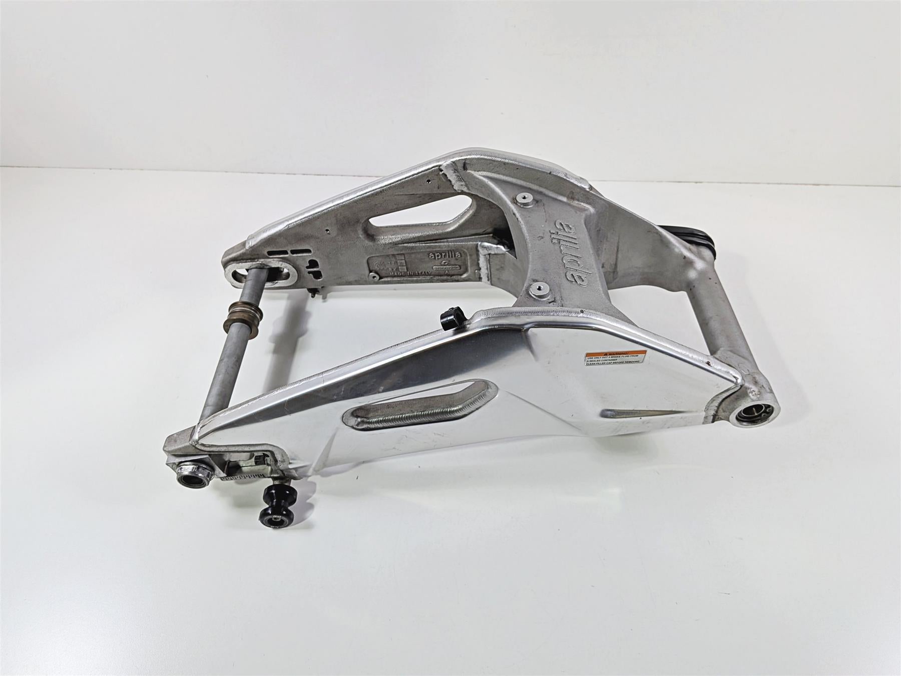 2016 Aprilia RSV 1100 Tuono V4 Factory Rear Swingarm Swing Arm & Axle 2B001289 {{ shop.shopifyCountryName }} - Mototech271