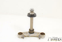 Load image into Gallery viewer, 2006 Suzuki SV650 S Lower Triple Tree Steering Clamp 51410-17G20 | Mototech271
