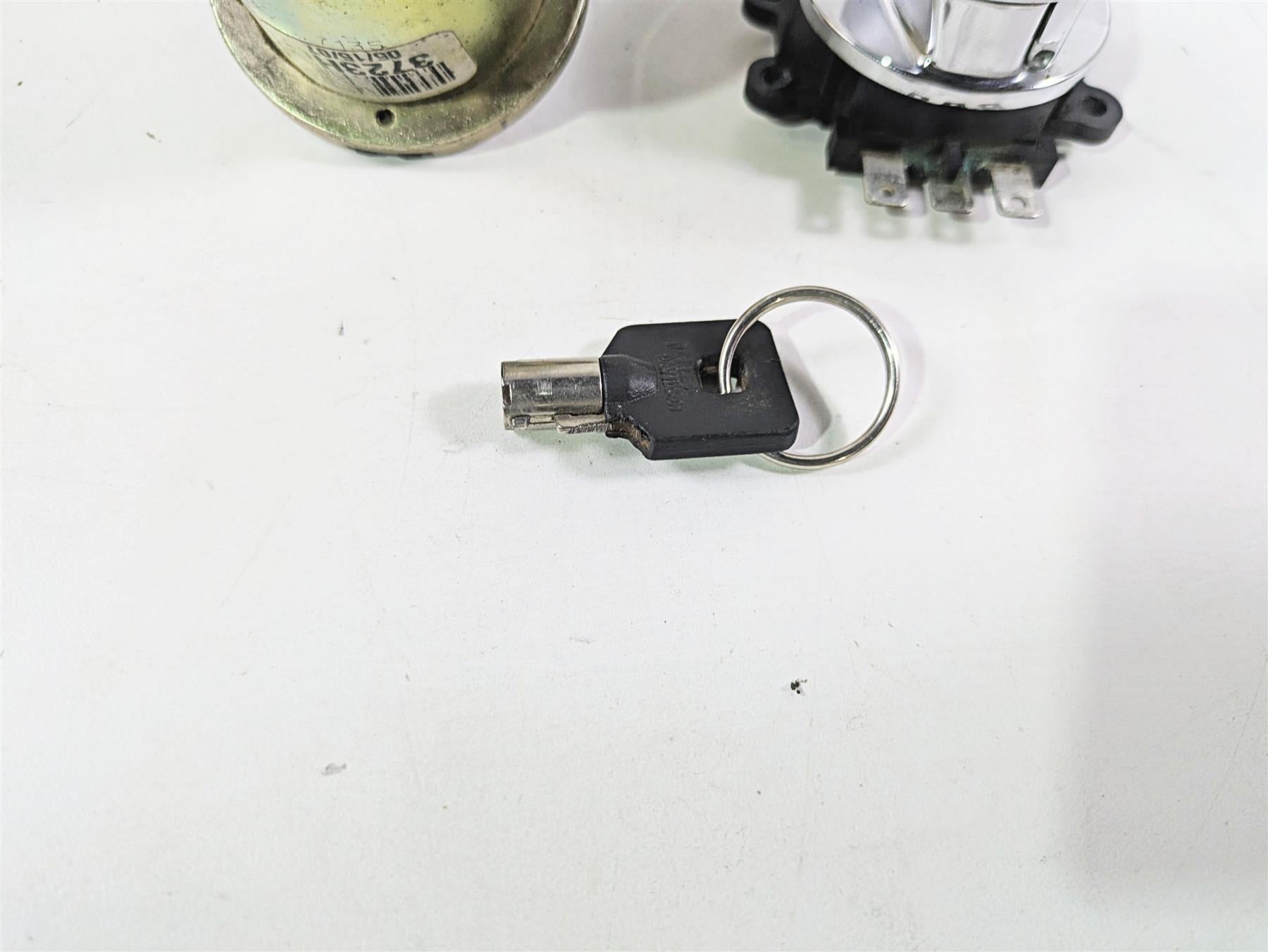 2007 Harley Touring FLHRSE CVO Road King Ignition Switch Fork Lock Set 53461-07 {{ shop.shopifyCountryName }} - Mototech271