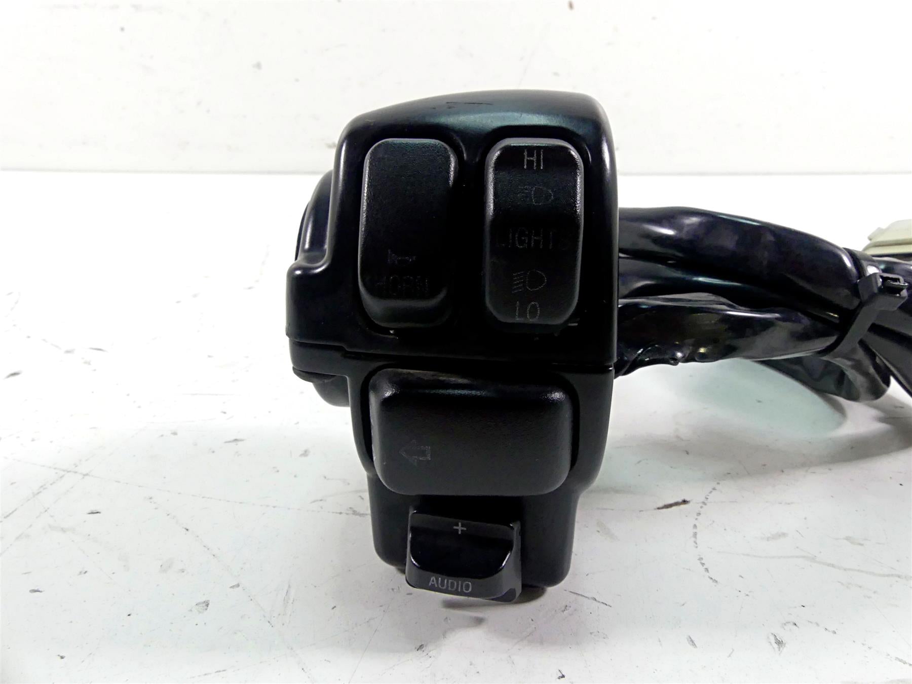 2011 Harley Touring FLTRX Road Glide Left Hand Audio Control Switch 71682-06A {{ shop.shopifyCountryName }} - Mototech271