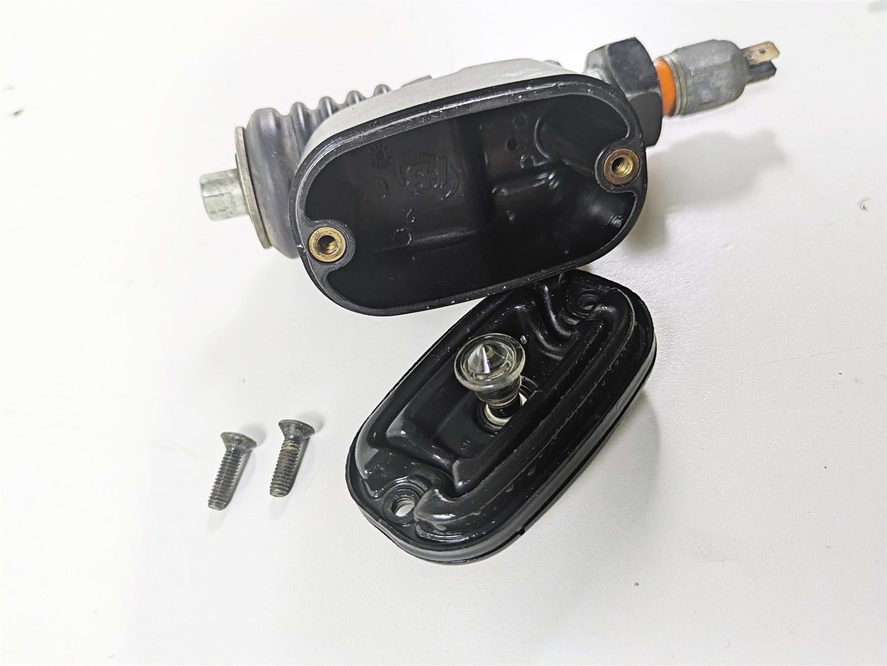 2014 Harley FXDF Dyna Fat Bob Rear Brake Master Cylinder 42474-06C {{ shop.shopifyCountryName }} - Mototech271