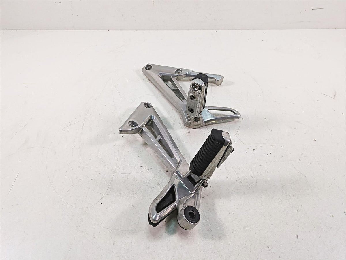 2002 Yamaha FZ1 FZS1000 Fazer Rear Passenger Footpeg Set 5LV-27430-01-00 {{ shop.shopifyCountryName }} - Mototech271