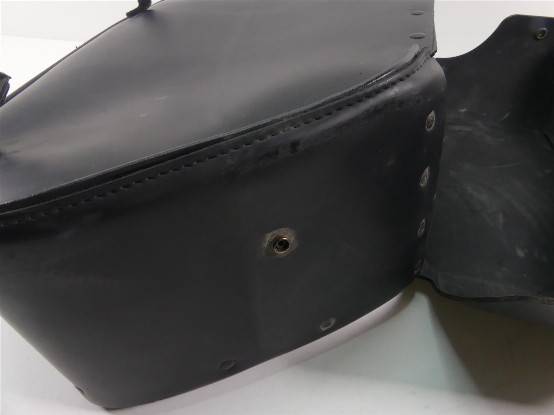 2010 Harley FXDF Dyna Fat Bob Left Leather HD Saddle Bag Saddlebag {{ shop.shopifyCountryName }} - Mototech271