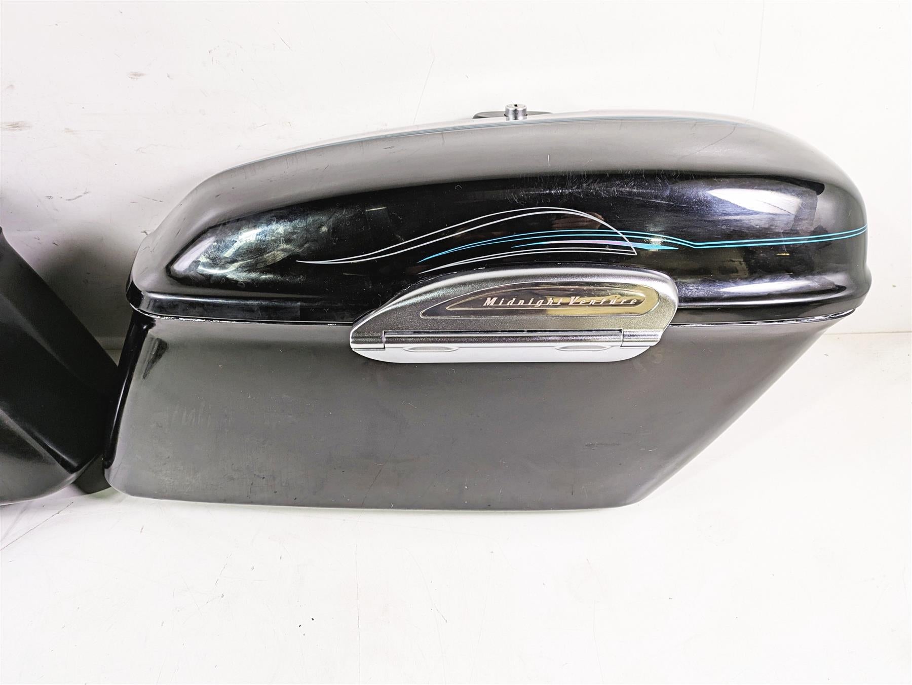 2004 Yamaha XVZ1300 Royal Star Left Right Saddlebag Set 4XY-Y2843-1C-P0 {{ shop.shopifyCountryName }} - Mototech271