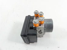 Load image into Gallery viewer, 2021 Harley Softail FLSB Sport Glide Abs Brake Pump Pressure Module 41100044C | Mototech271
