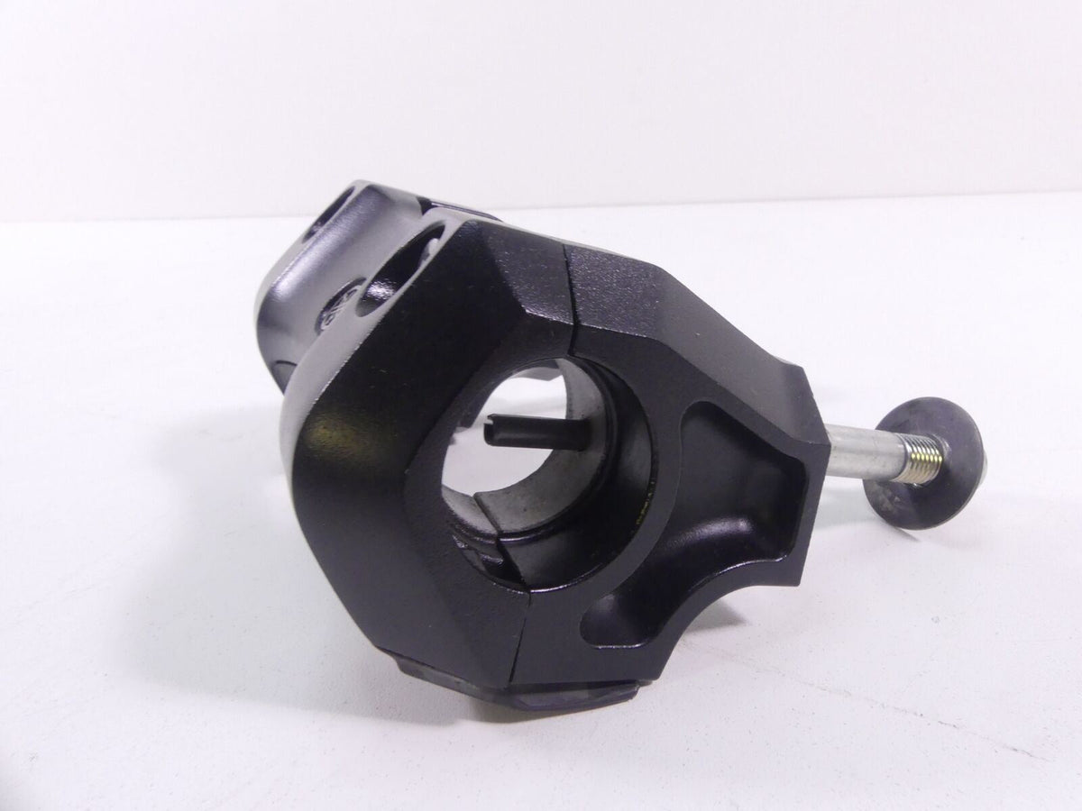 2019 Yamaha VMX17 V-Max 1700 Handlebar Handle Bar Riser Set 2S3-23441-01-00 {{ shop.shopifyCountryName }} - Mototech271