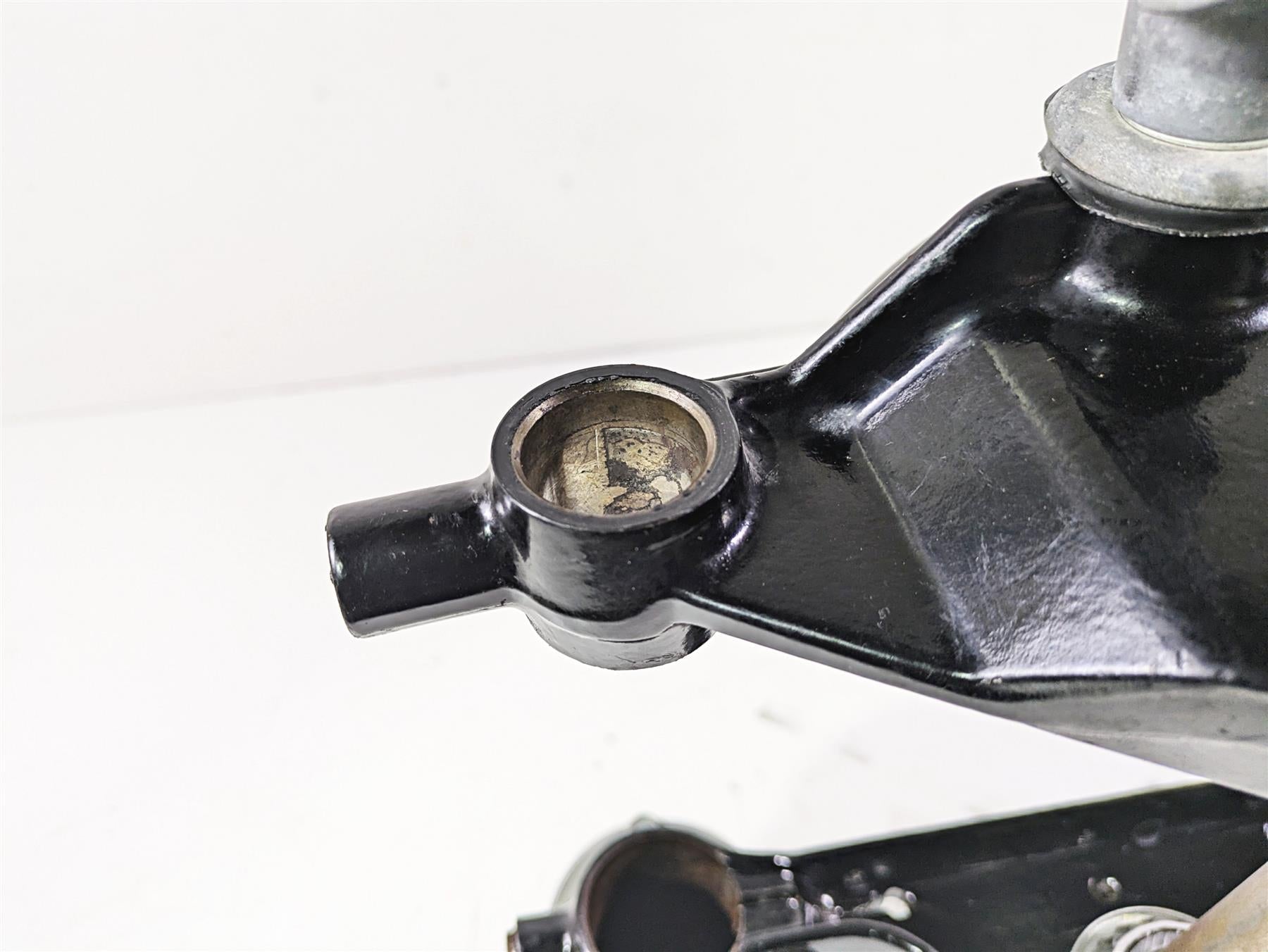 2007 Harley Touring FLHTCU SE CVO E-Glide Upper Lower Triple Tree Set 45446-87A {{ shop.shopifyCountryName }} - Mototech271