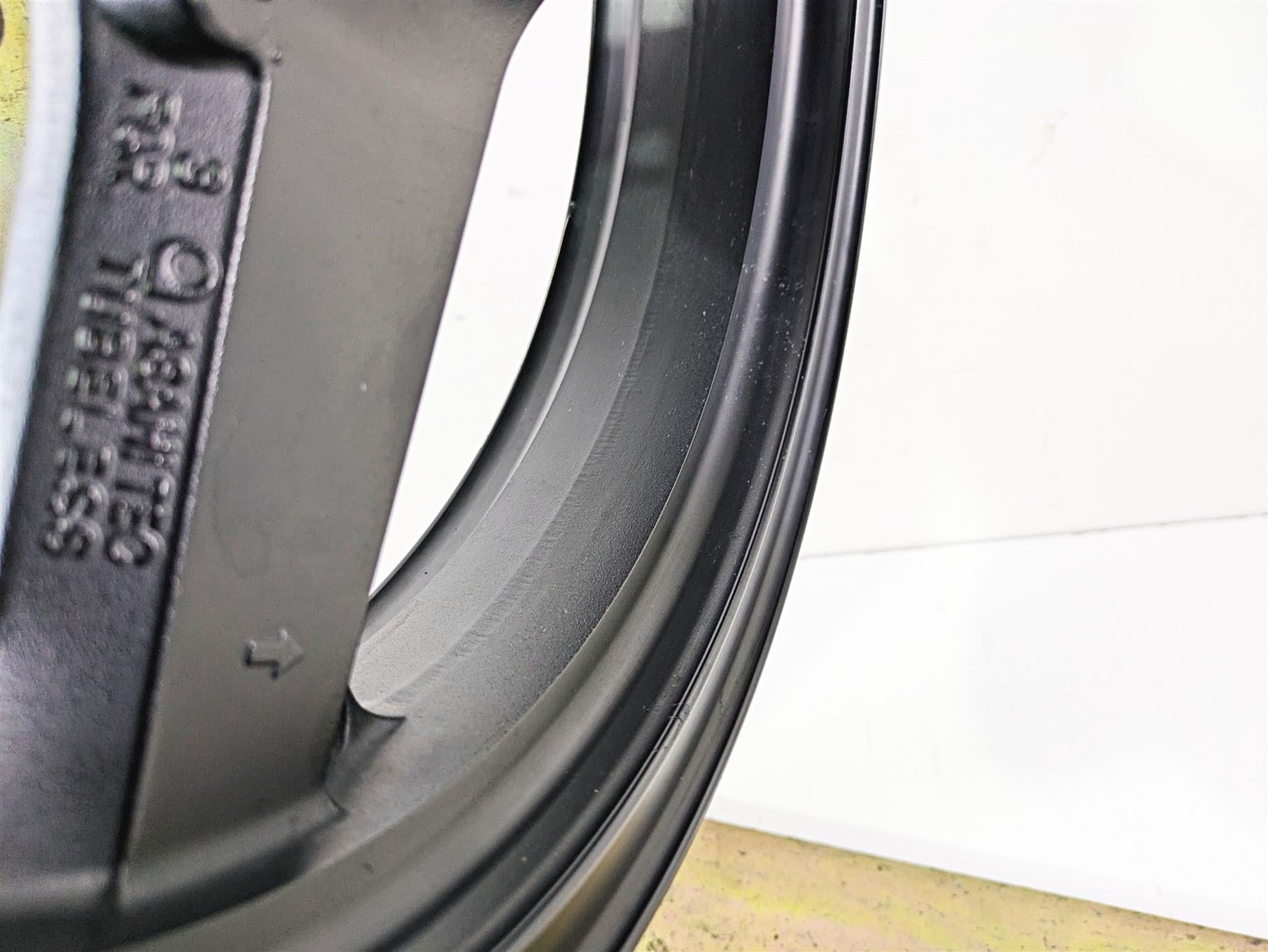2005 Kawasaki ZX12R Ninja Straight 17x3.5 Front Wheel Rim - Read 41073-1652-R2 {{ shop.shopifyCountryName }} - Mototech271