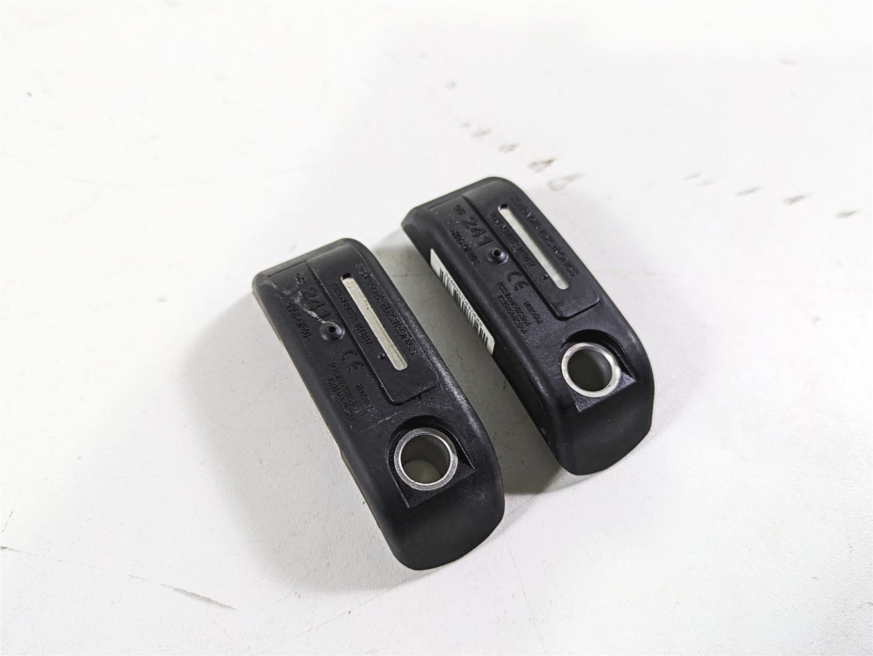 2018 Indian Chieftain Dark Horse Tire Pressure Sensor Set 2412417 2208712 {{ shop.shopifyCountryName }} - Mototech271