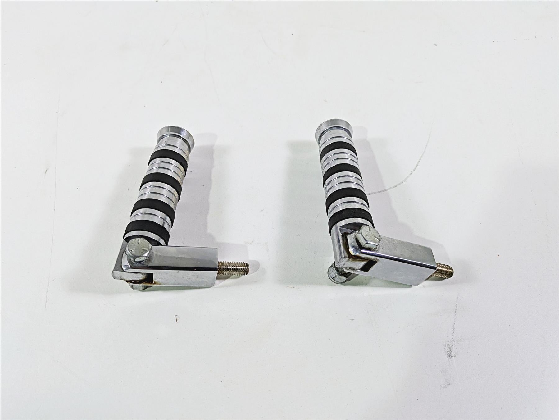 2009 Harley FLSTSB Cross Bones Rear Passenger Foot Peg Set {{ shop.shopifyCountryName }} - Mototech271
