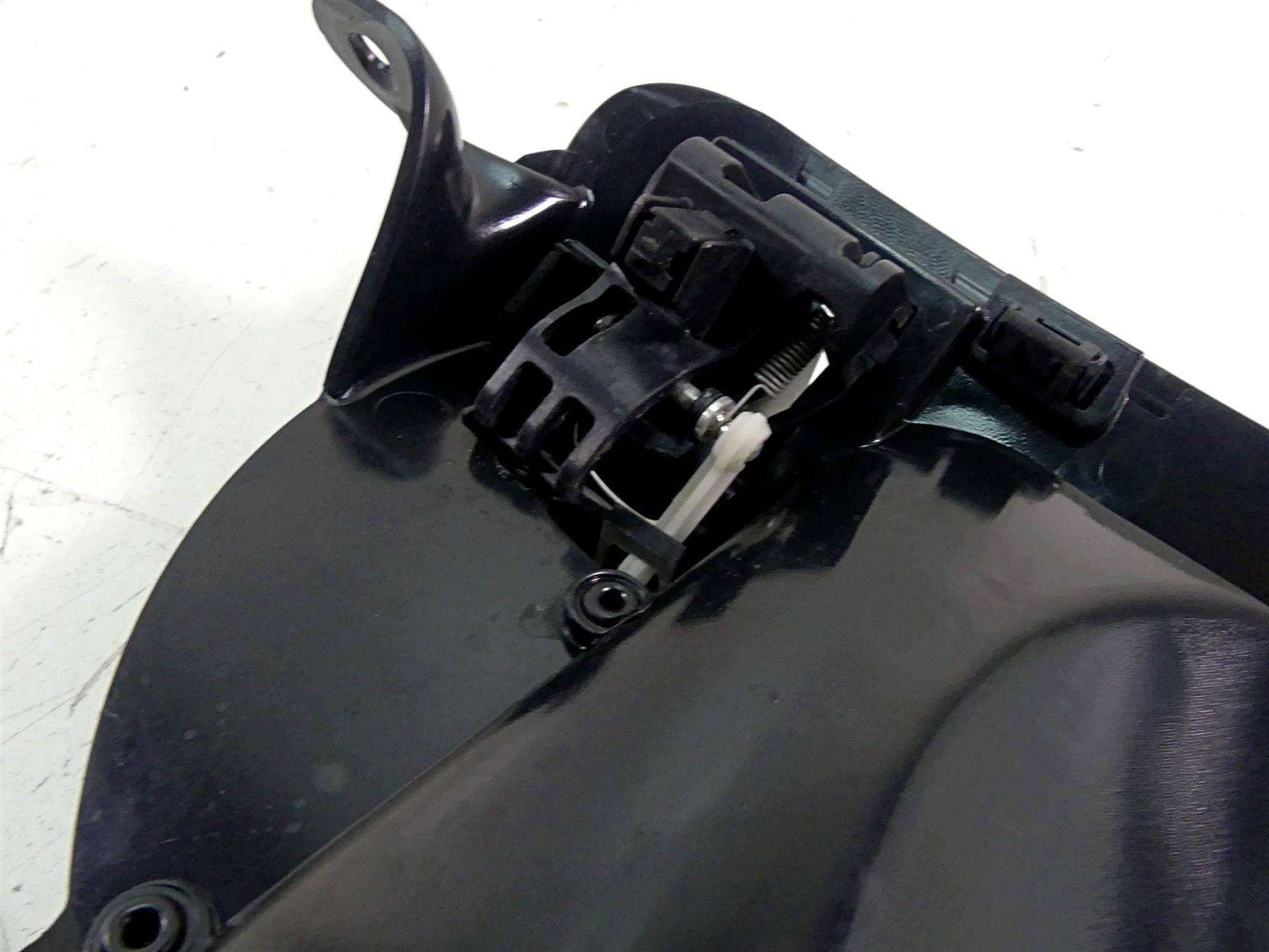 2015 Harley Touring FLHXS Street Glide Front Air Duct Inlet Vent Scoop 29200003 {{ shop.shopifyCountryName }} - Mototech271