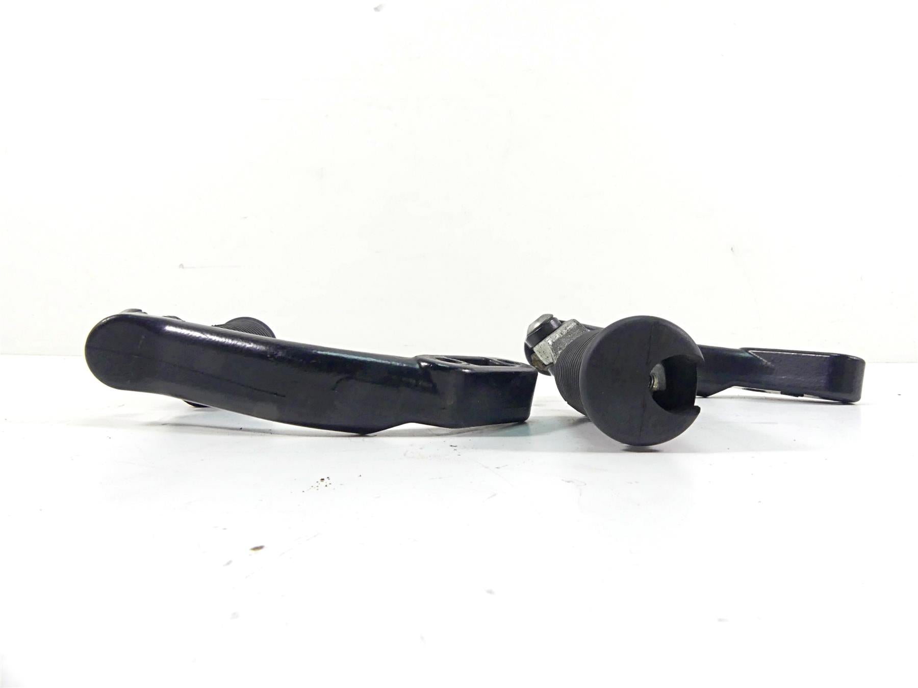 2013 Harley VRSCF Muscle Vrod Rear Passenger Pillion Foot Peg Set 50822-09 {{ shop.shopifyCountryName }} - Mototech271