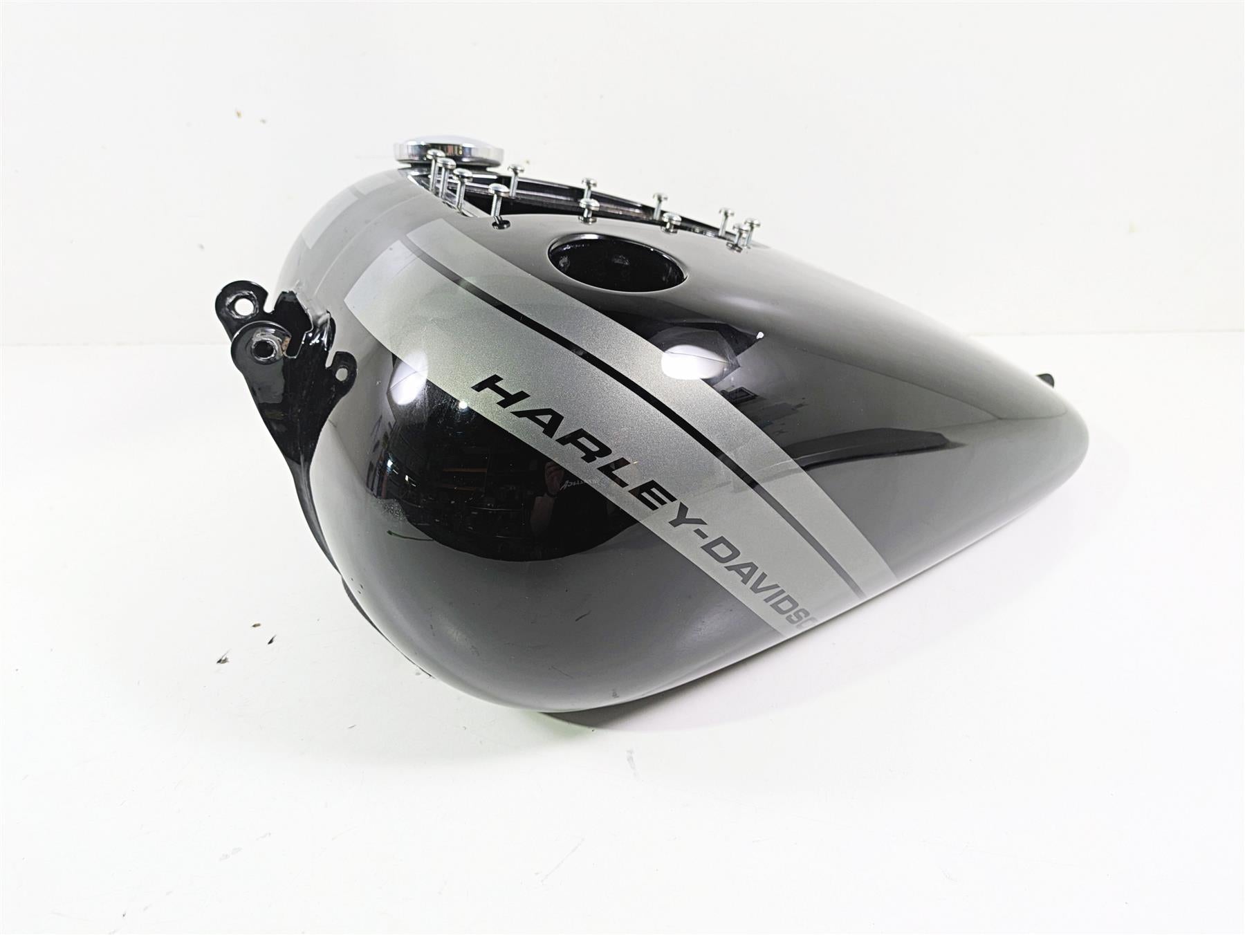 2014 Harley FXDF Dyna Fat Bob Fuel Gas Petrol Tank - No Dents 61586-04B {{ shop.shopifyCountryName }} - Mototech271