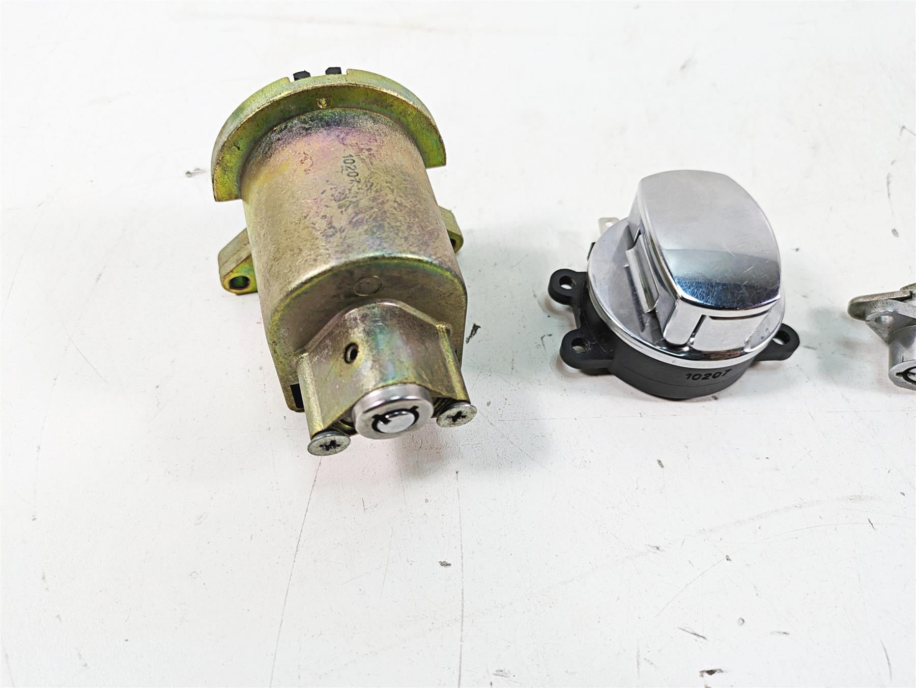 2011 Harley Touring FLHR Road King Ignition Switch Key Steering Lock 71313-96A {{ shop.shopifyCountryName }} - Mototech271