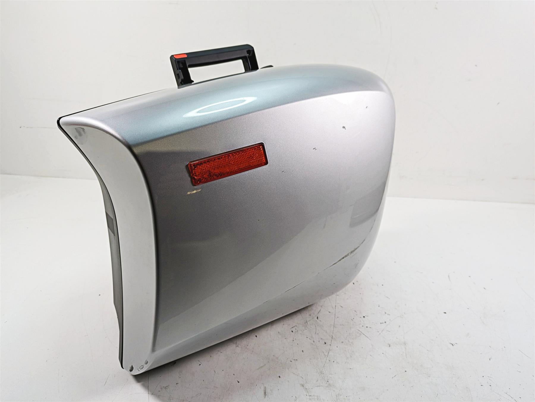 2007 BMW R1200RT K26 Right Saddlebag Saddle Bag 46547714438 {{ shop.shopifyCountryName }} - Mototech271