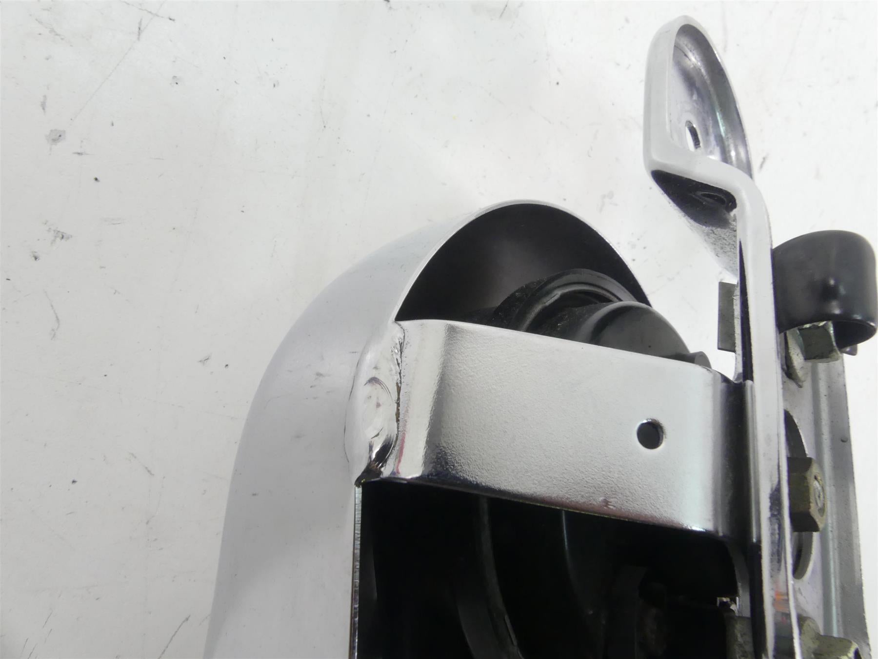 2004 Harley Softail FXSTD SE CVO Deuce Horn & Chrome Cover 69335-03A {{ shop.shopifyCountryName }} - Mototech271