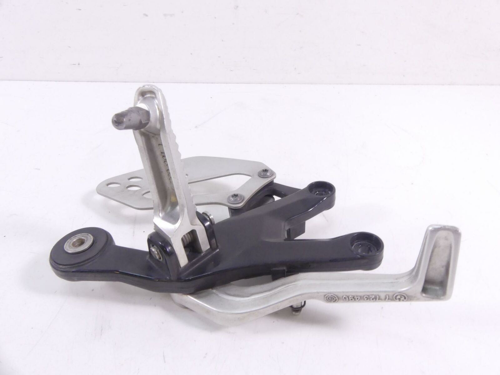 2012 BMW S1000RR K46 Right Footpeg Foot Peg Set & Brake Pedal Lever 46717708574 {{ shop.shopifyCountryName }} - Mototech271
