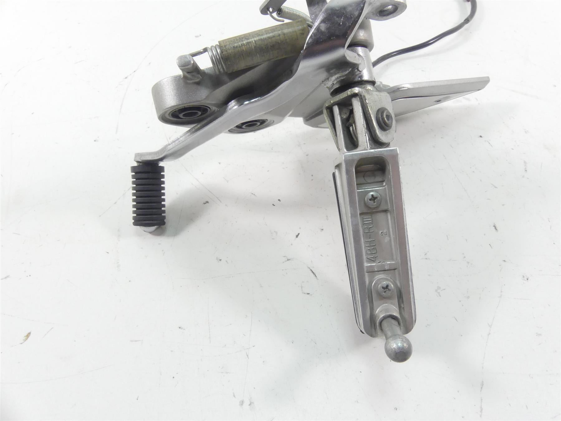 2008 Yamaha FZ1 Fazer Right Rider Footpeg Brake Pedal -Read 2D1-27443-00-00 {{ shop.shopifyCountryName }} - Mototech271