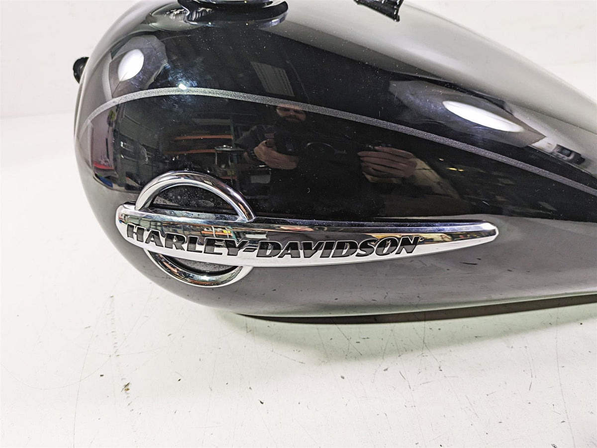 2019 Harley FLHCS Softail Heritage Fuel Gas Petrol Tank - Dented 61000674 {{ shop.shopifyCountryName }} - Mototech271
