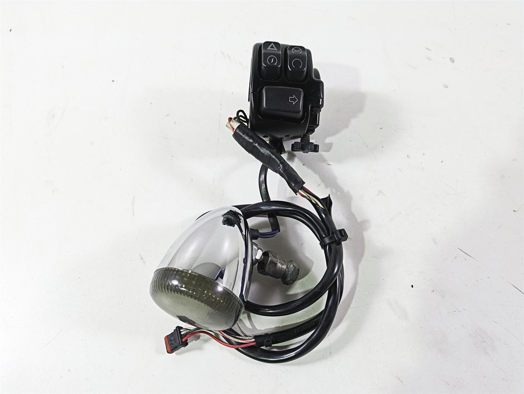 2017 Harley Dyna FXDB Street Bob Right Control Switch & Blinker -READ 71500360 | Mototech271