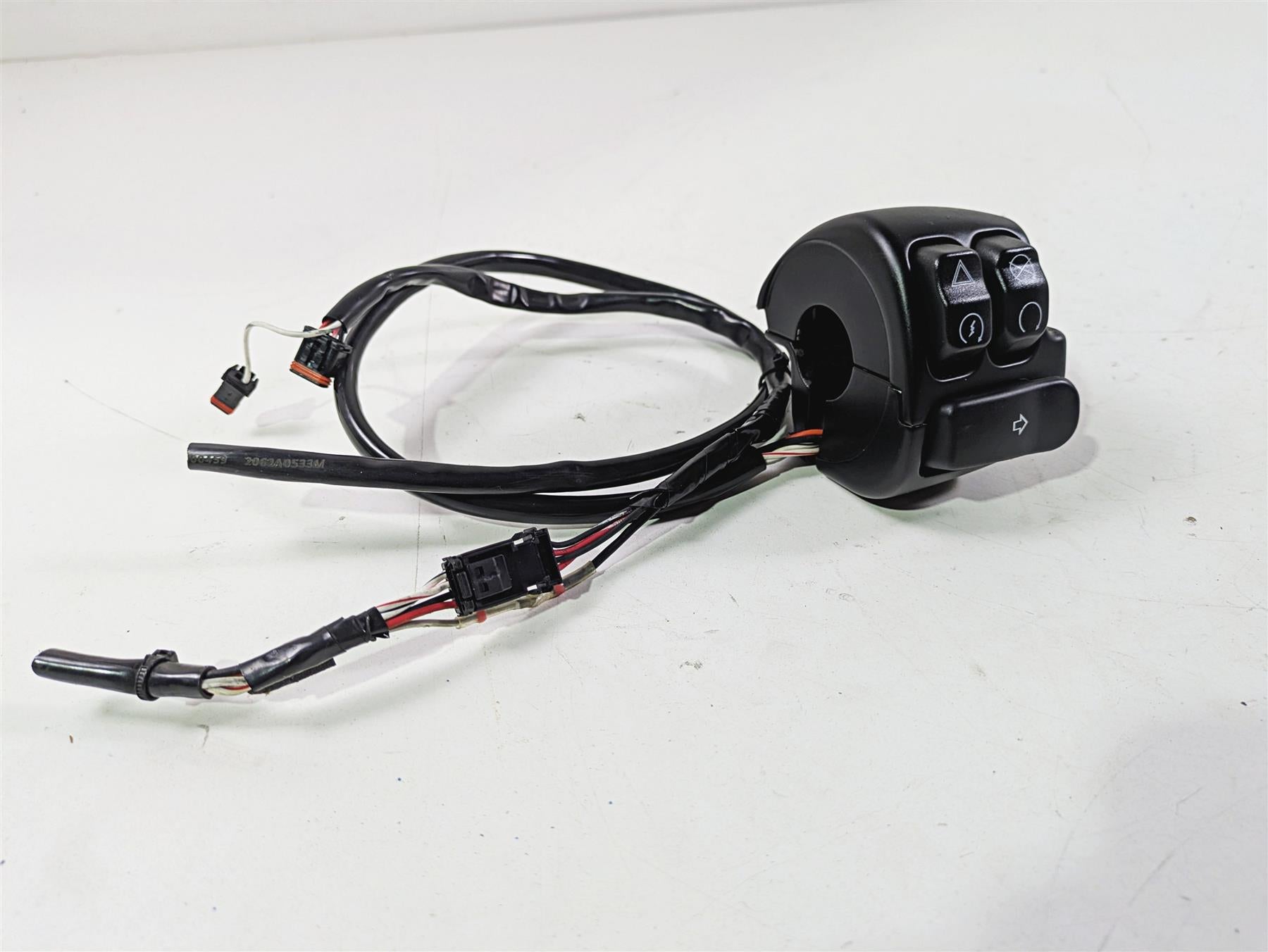 2022 Harley FXLRS Softail Low Rider Right Hand Control Switch READ 71500462A {{ shop.shopifyCountryName }} - Mototech271