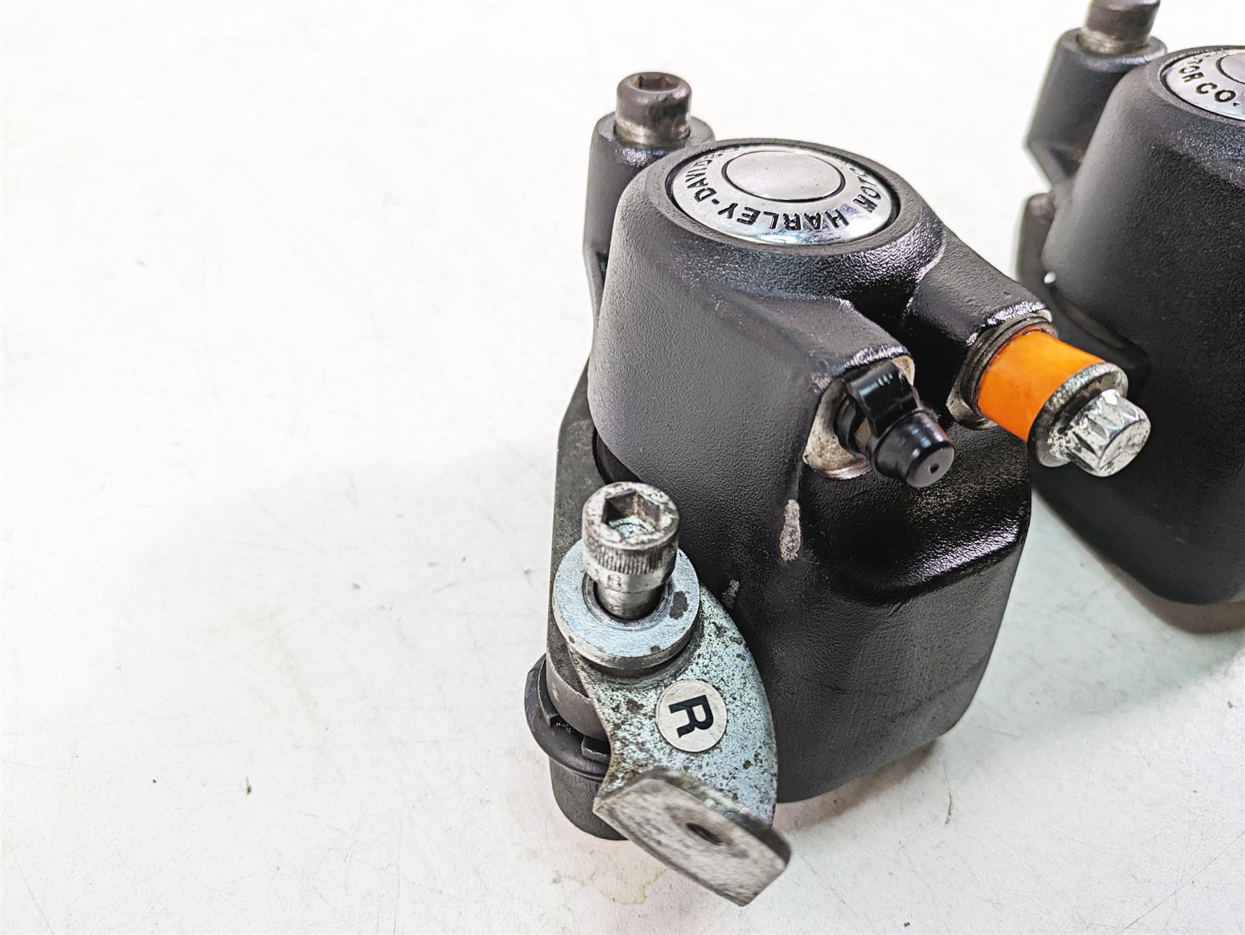 1999 Harley Touring FLHTC Electra Glide Front Brake Calipers 44046-84 44023-83 {{ shop.shopifyCountryName }} - Mototech271