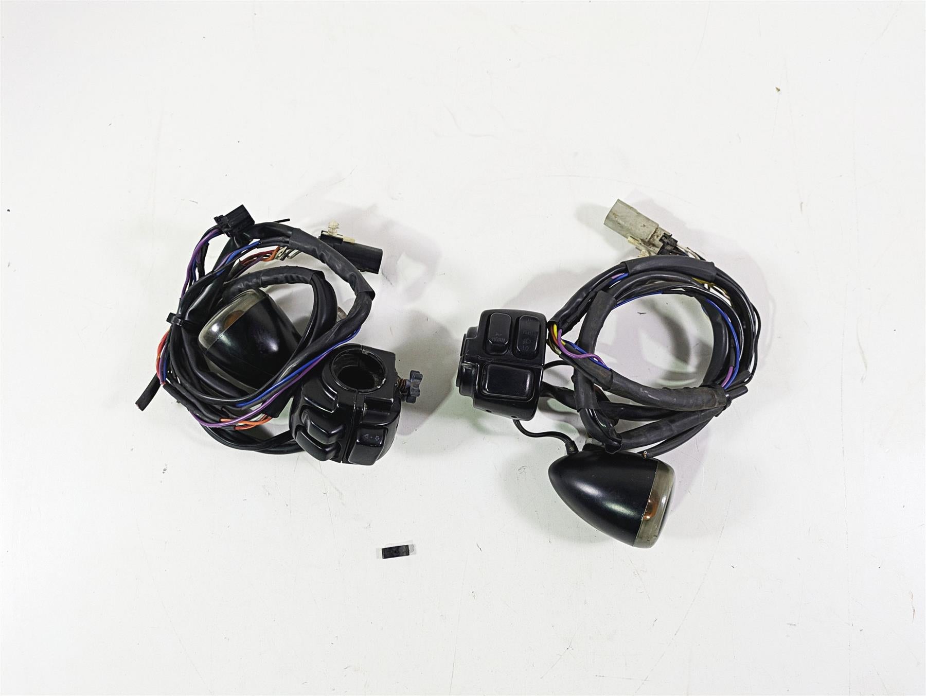 2008 Harley FLSTSB Cross Bones Left Right Control Switch Blinker Set 71682-06A {{ shop.shopifyCountryName }} - Mototech271