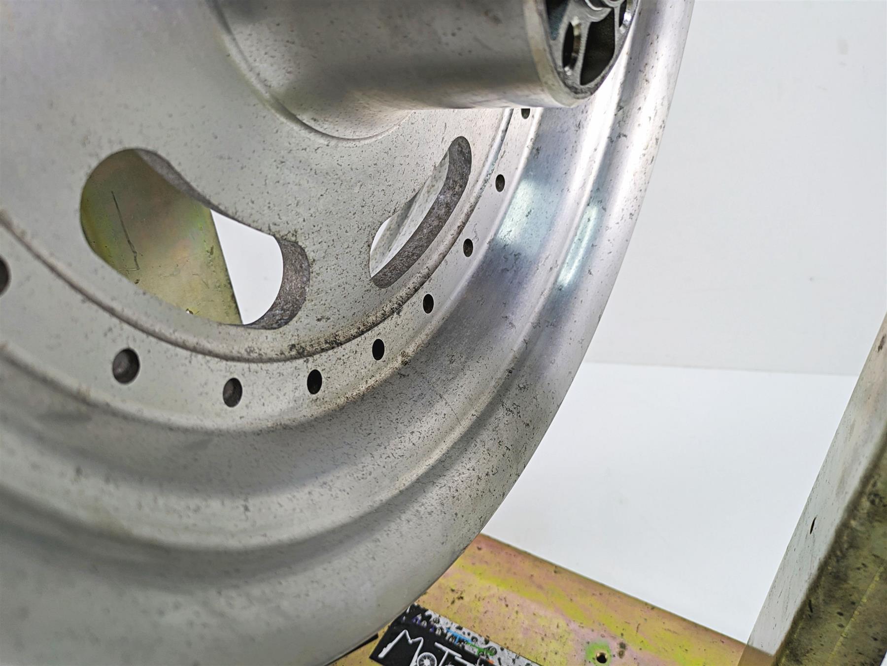 2009 Harley FXDF Dyna Fat Bob Straight 16x5 Slotted Rear Wheel Rim 40900179 {{ shop.shopifyCountryName }} - Mototech271